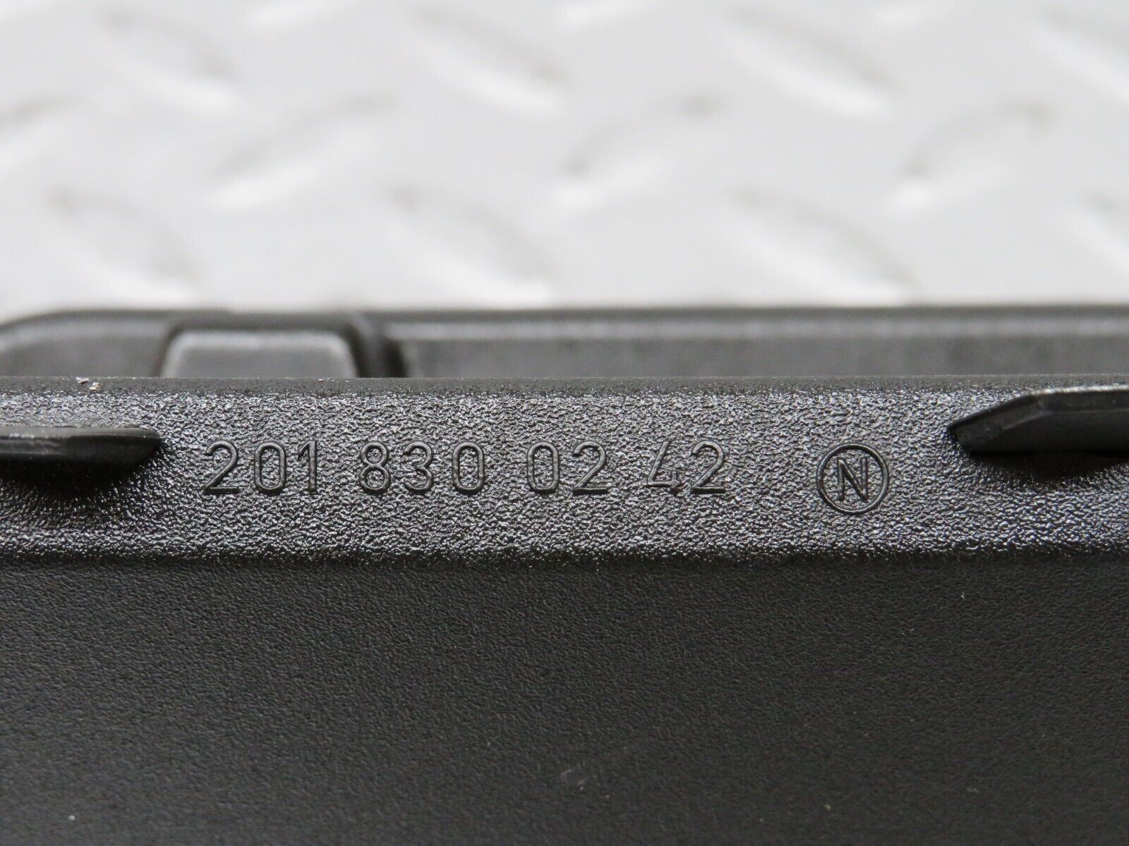 36465 Mercedes-Benz W201 190E 2.0L Trunk Breather Ventilation Valve 2x 2018300242