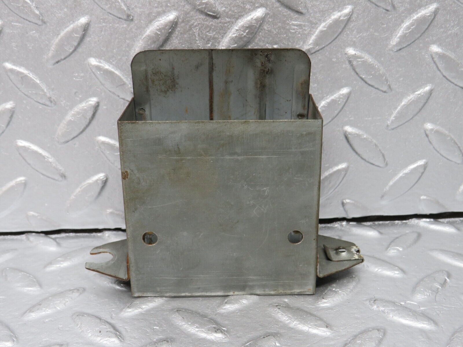 40332 Mercedes-Benz W110 230 Ashtray Frame