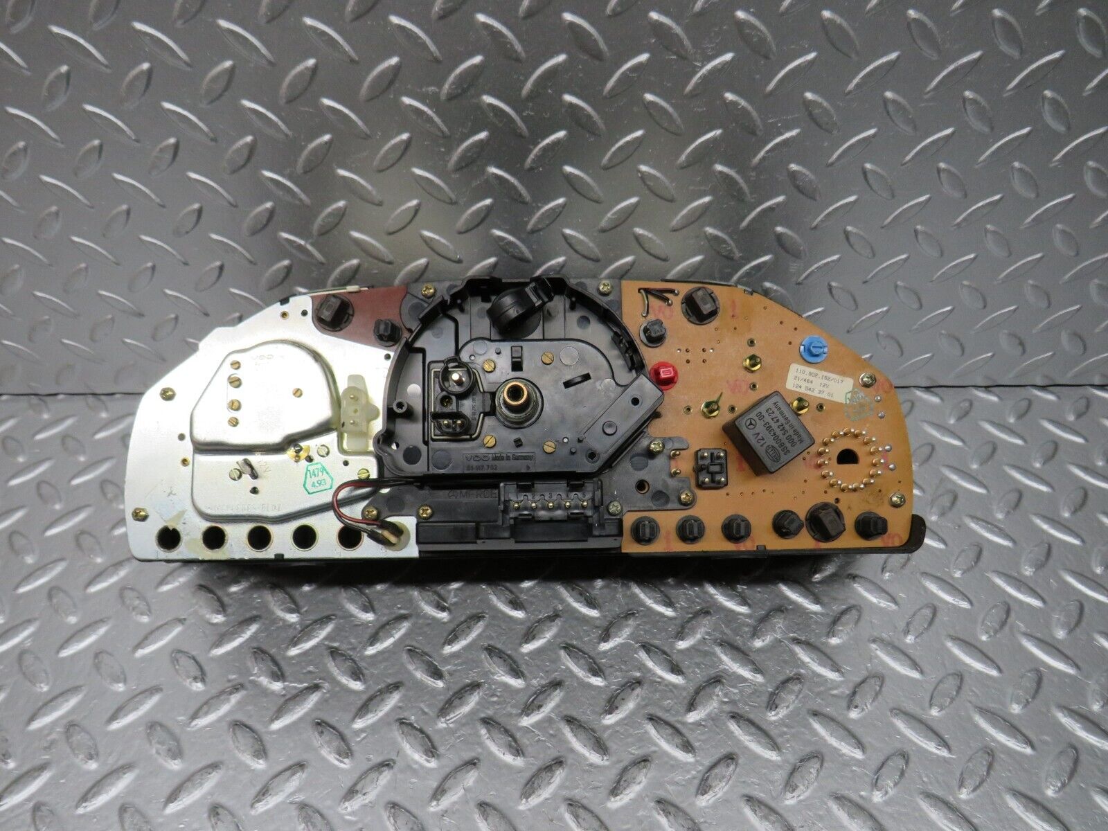 31490 Mercedes-Benz S124 220TE Wagon Instrument Cluster 1244400447 1245426769