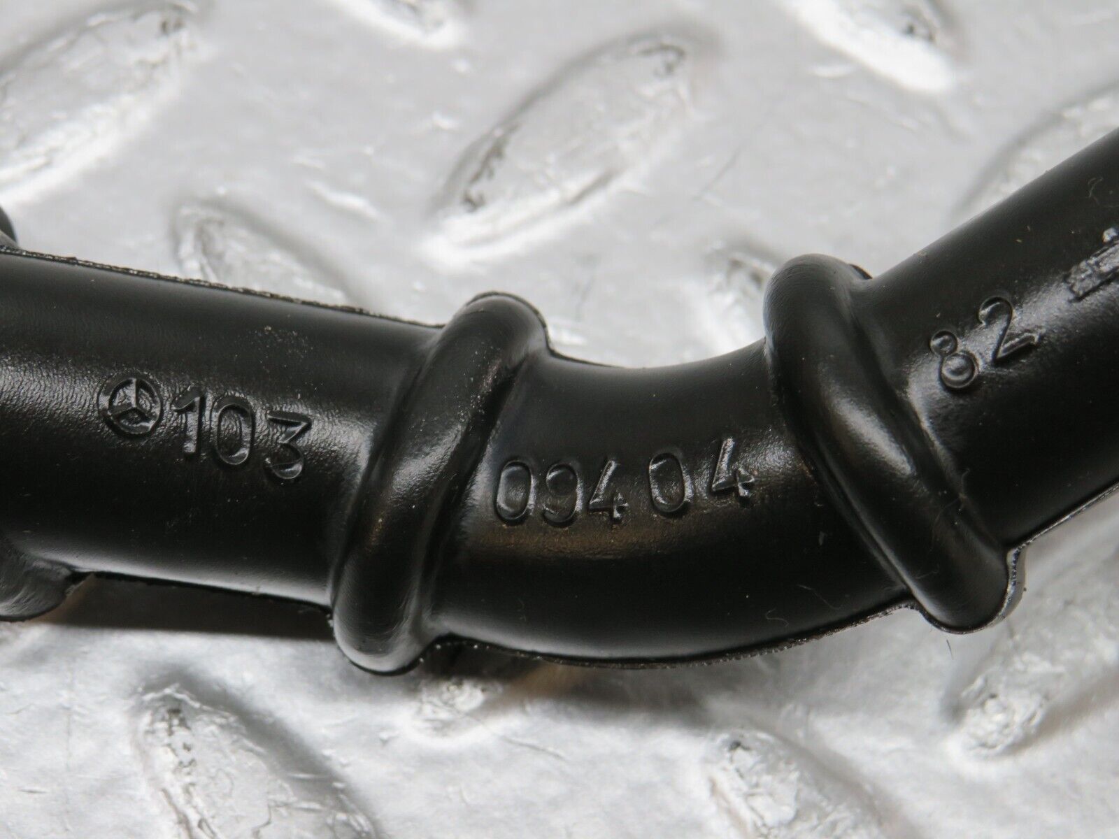 34203 Mercedes-Benz W124 260E Air Intake Pipe 1030940482