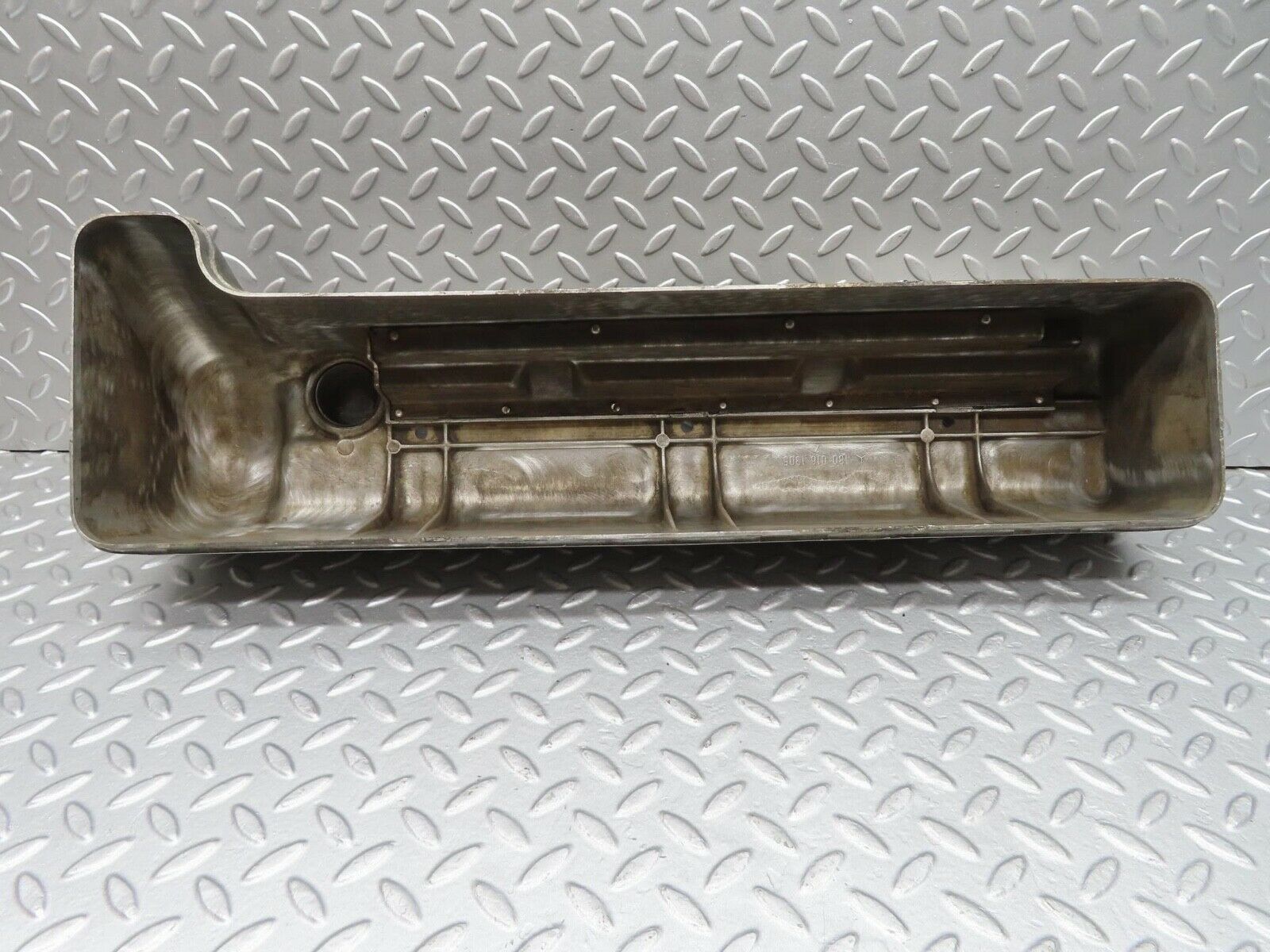 12954 Mercedes-Benz W111 220SE Cylinder Head Valve Cover 1800161305