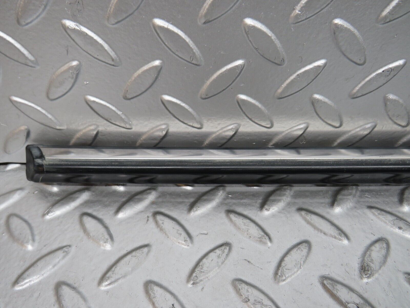 28624 Mercedes-Benz W123 280E Front Left Door Centre Moulding Trim