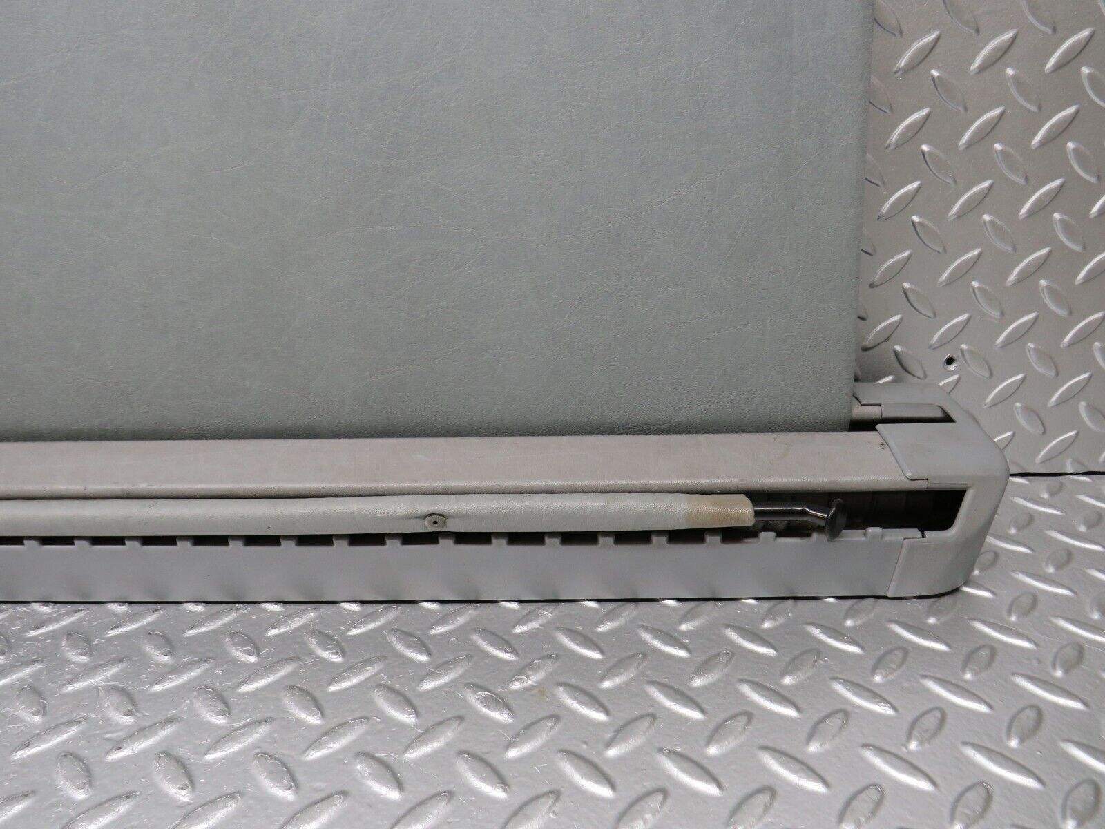 31499 Mercedes-Benz S124 220TE Wagon Trunk Roll Compartment Cover