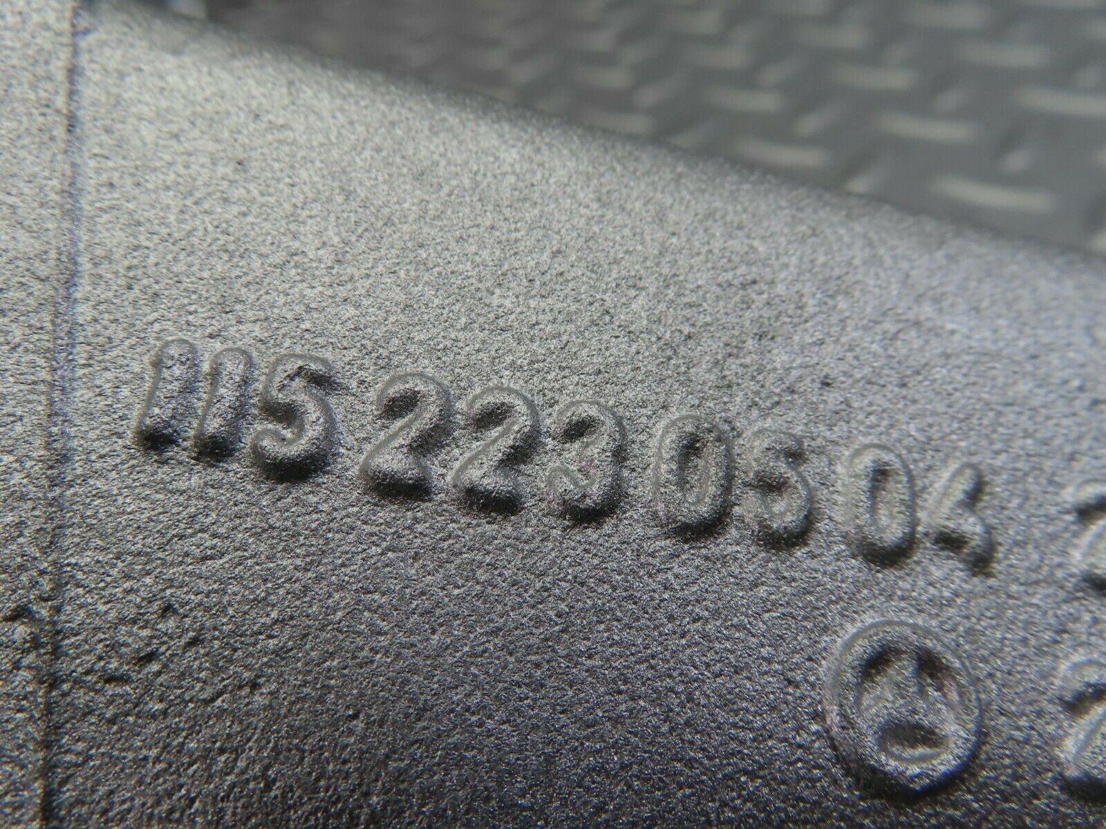 7967 Mercedes-Benz W115 220D Engine Mount Bracket Right Side 1152230504