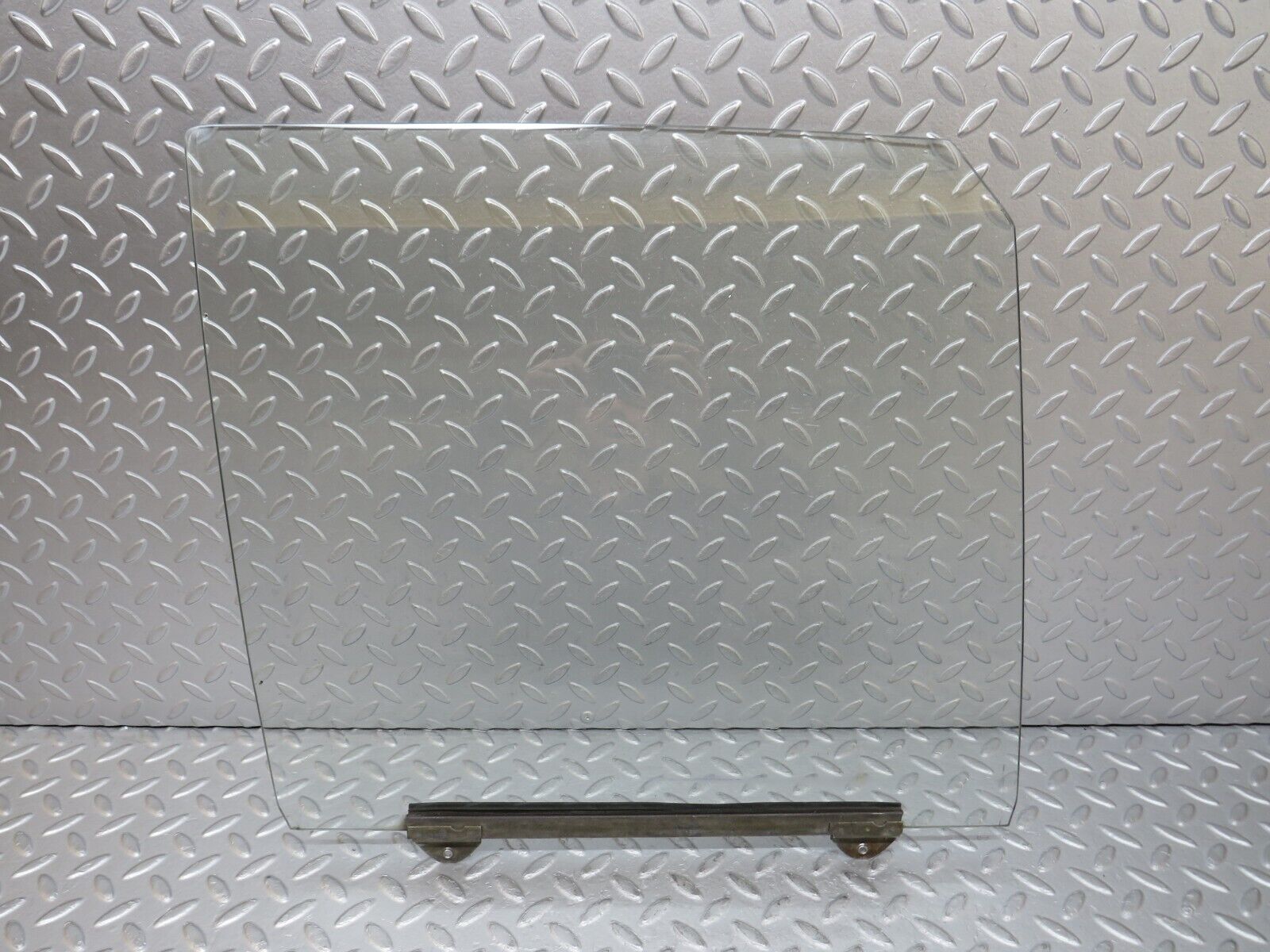 35874 Mercedes-Benz W108 Front Right Door Window Glass