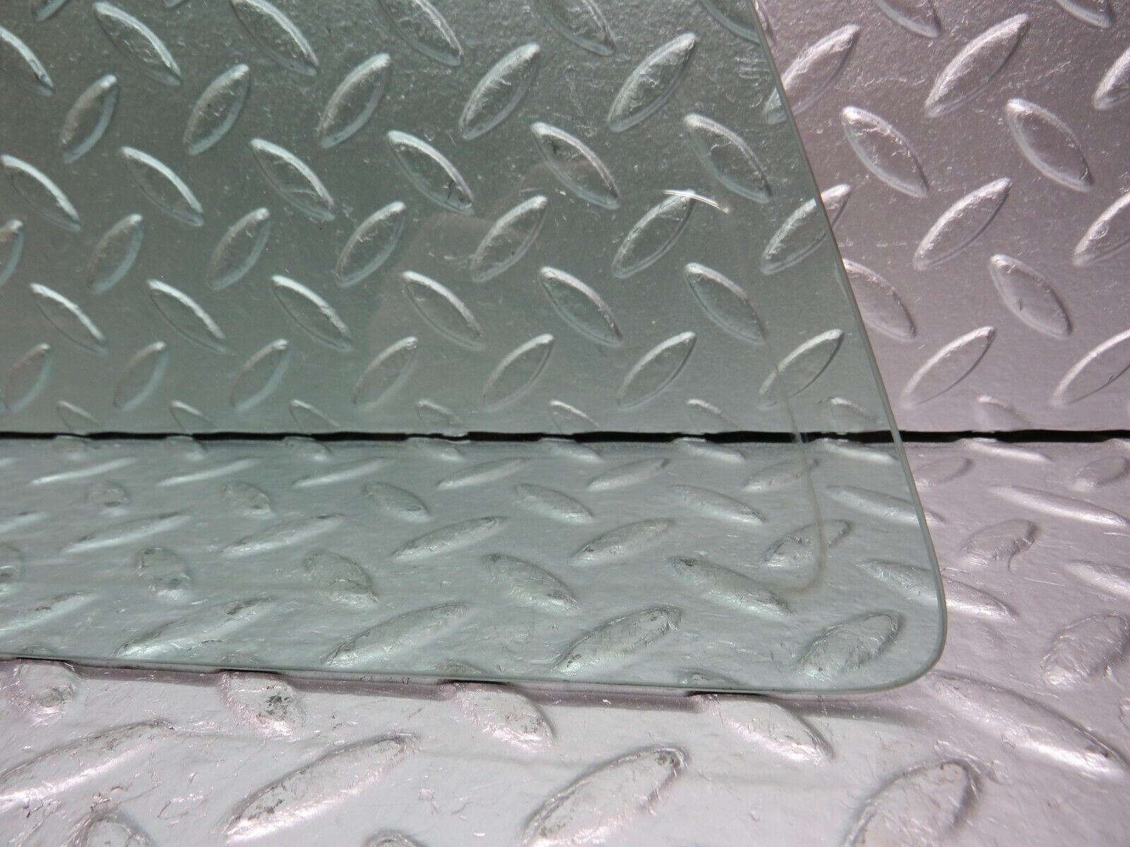 31479 Mercedes-Benz S124 220TE Wagon Rear Left Quarter Window Glass