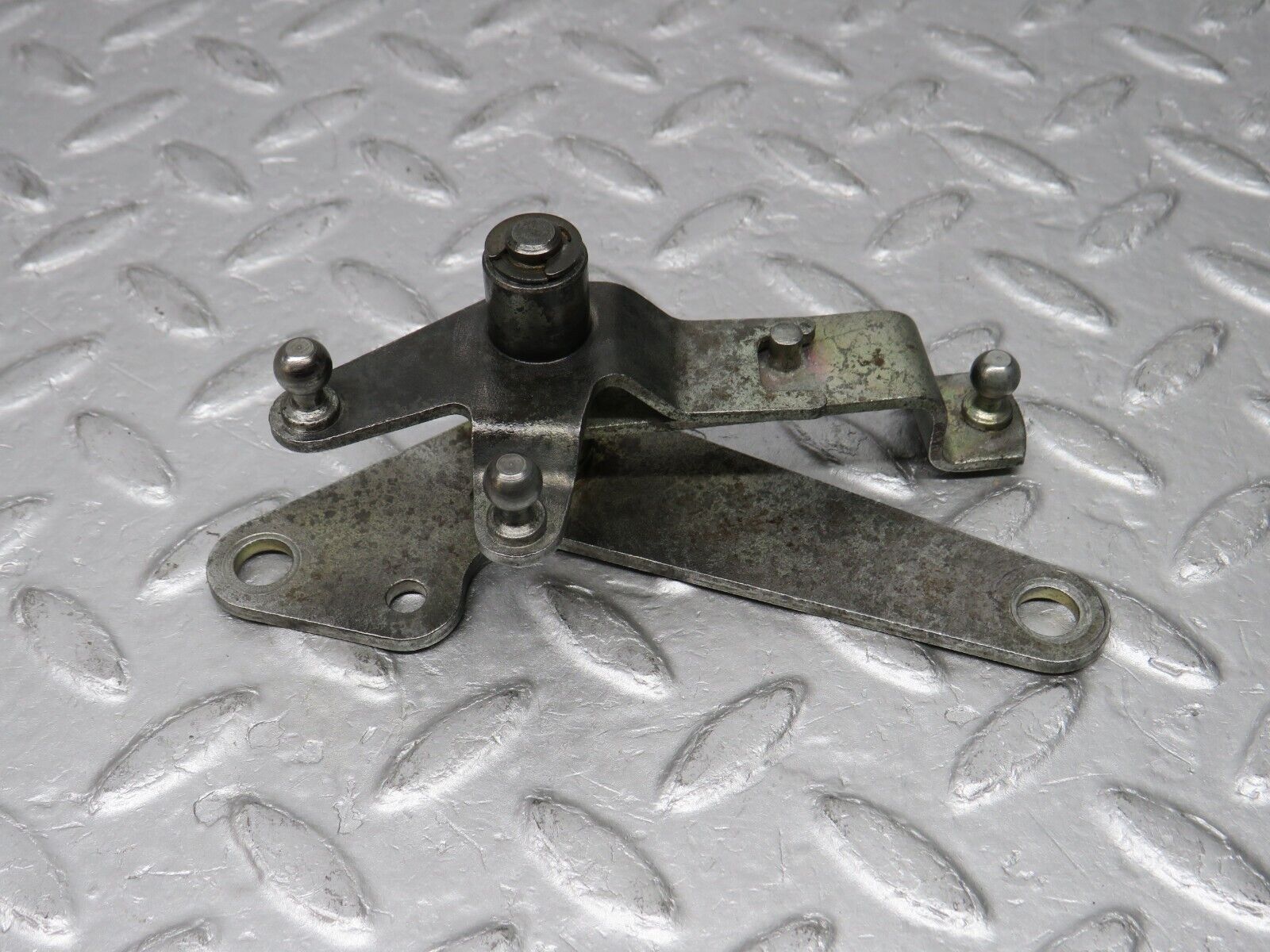 37563 Mercedes-Benz W109 300SEL Throttle Linkage