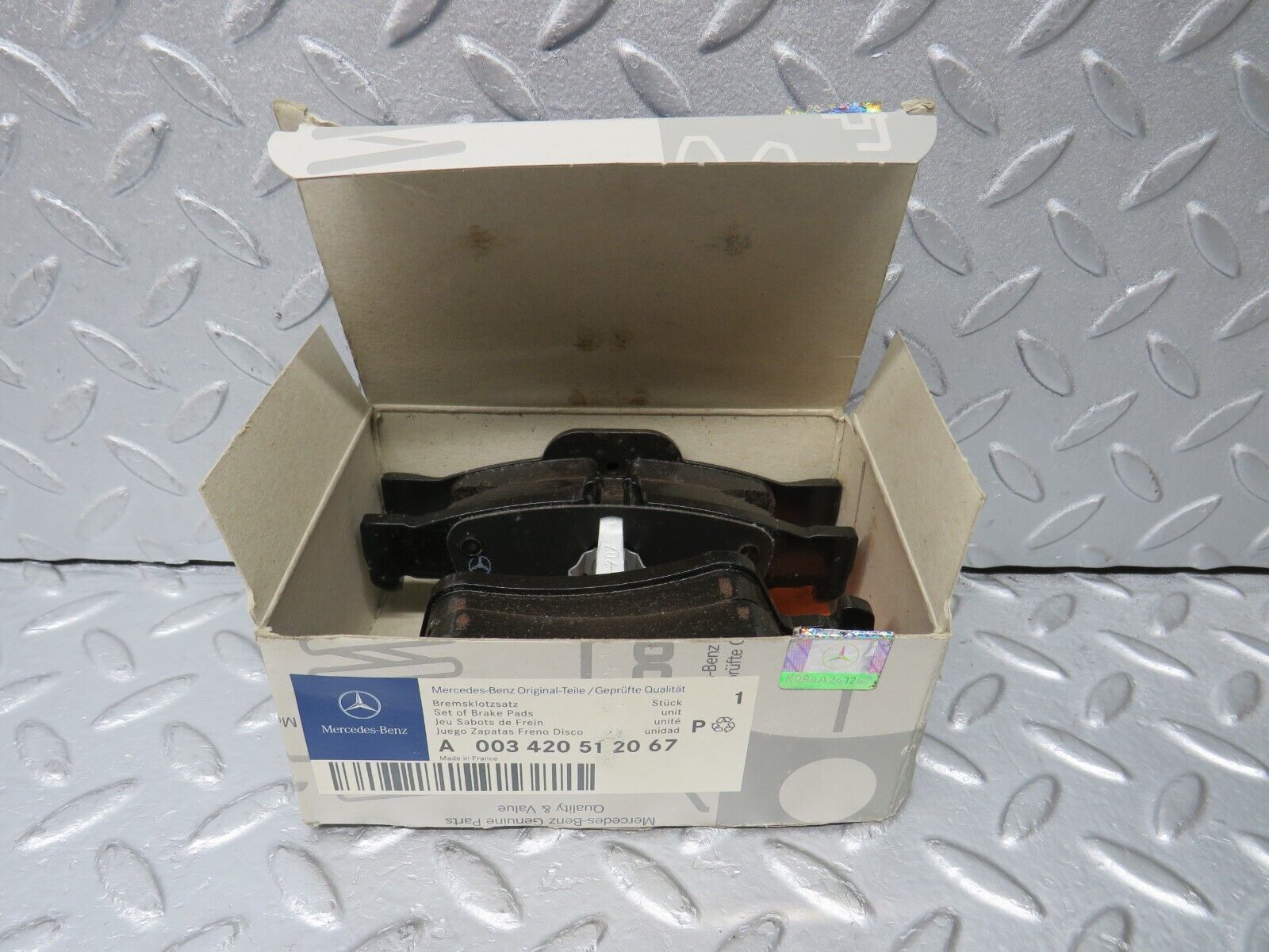 38205 Mercedes-Benz W211 W220 Genuine Rear Brake Pads New 003420512067