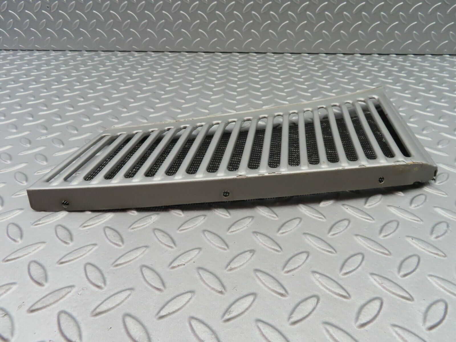 6886 Mercedes-Benz C107 350SLC Coupe Air Intake Grill Left Side