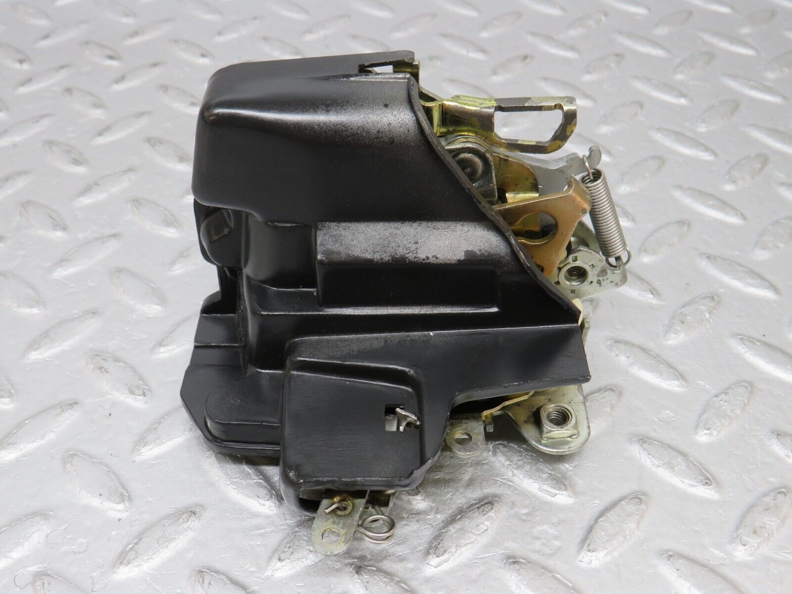36042 Mercedes-Benz W126 420SE Front Left Door Lock Mechanism 1237230108