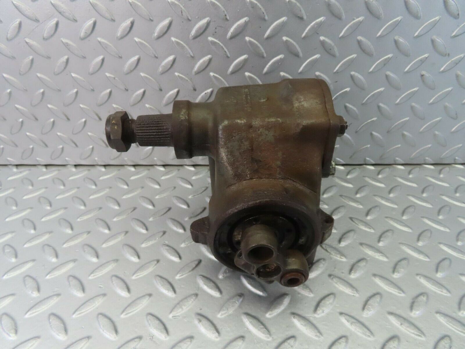 8912 Mercedes-Benz W115 Steering Box 1154610801