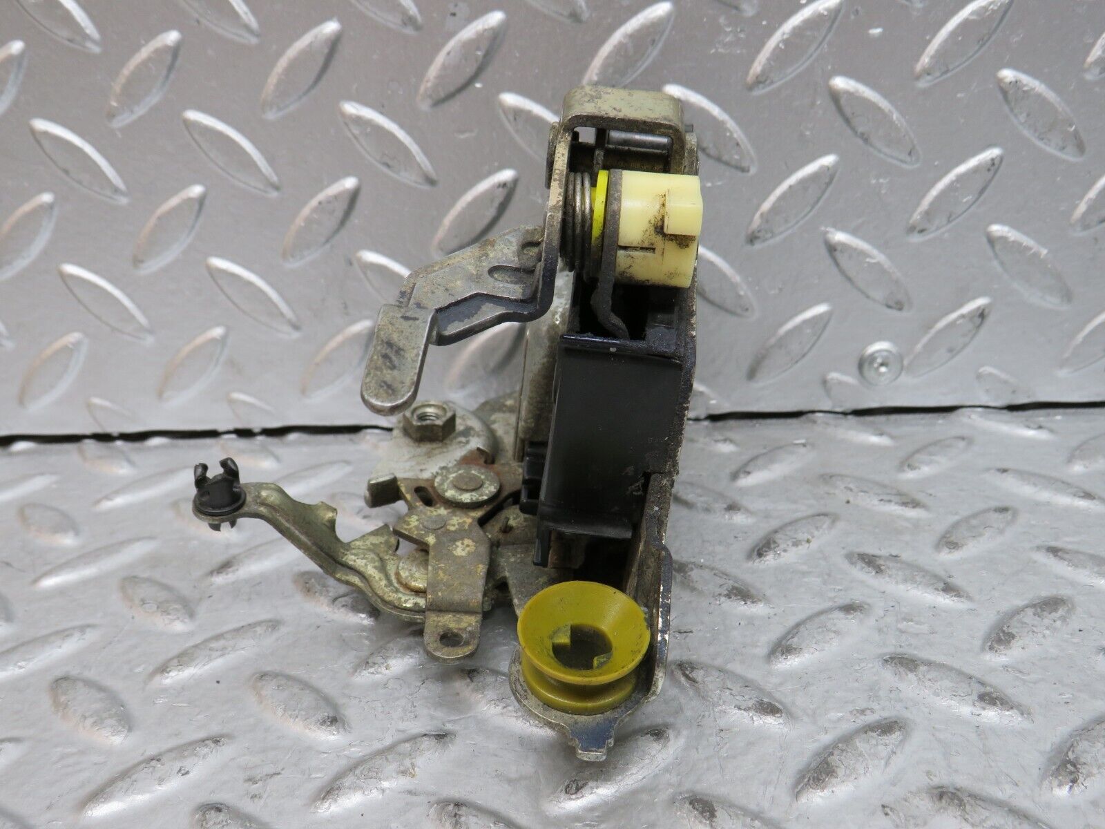29050 Mercedes-Benz C124 320CE Coupe Right Door Lock Mechanism