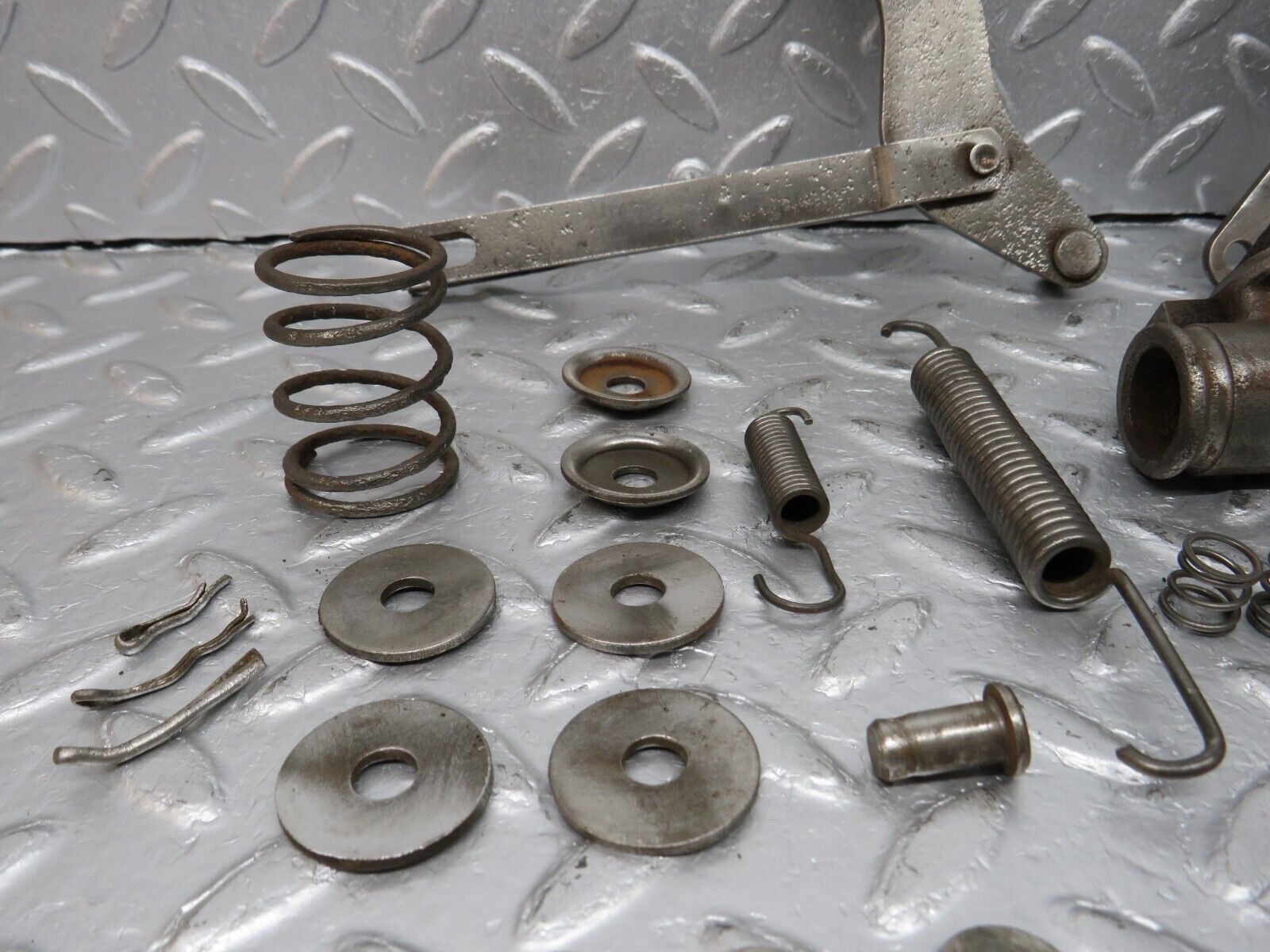 40504 Mercedes-Benz W110 230 Rear Brake Shoes Accessories Left And Right