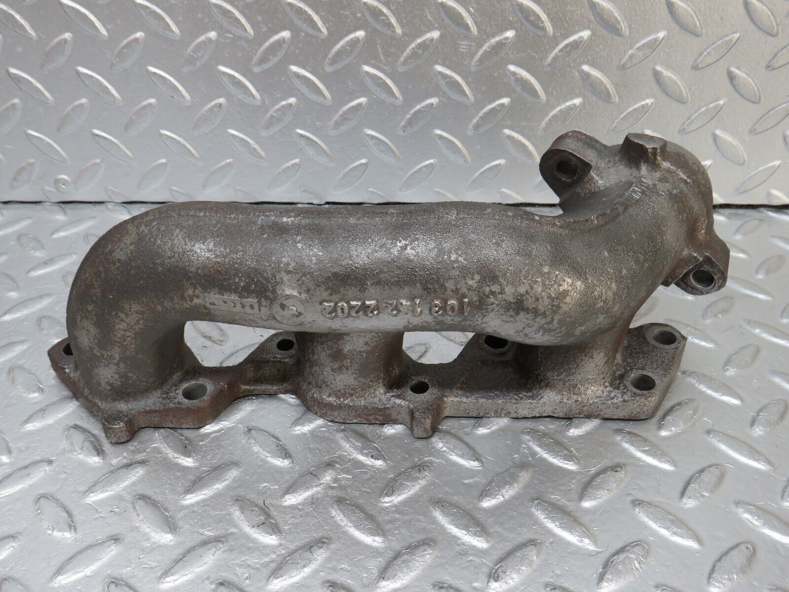 34688 Mercedes-Benz W124 260E Exhaust Manifold 4-6 Cylinder 1031422202