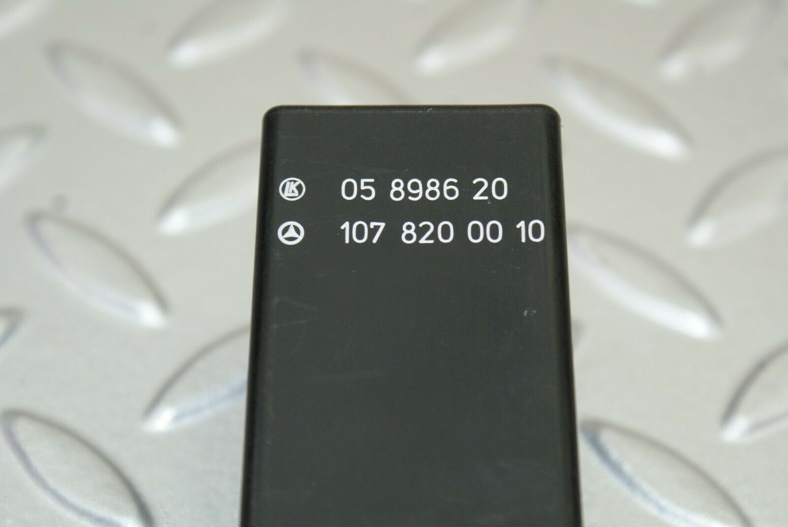 2787 Mercedes-Benz C123 280CE Coupe Rear Heated Window Relay 1078200010