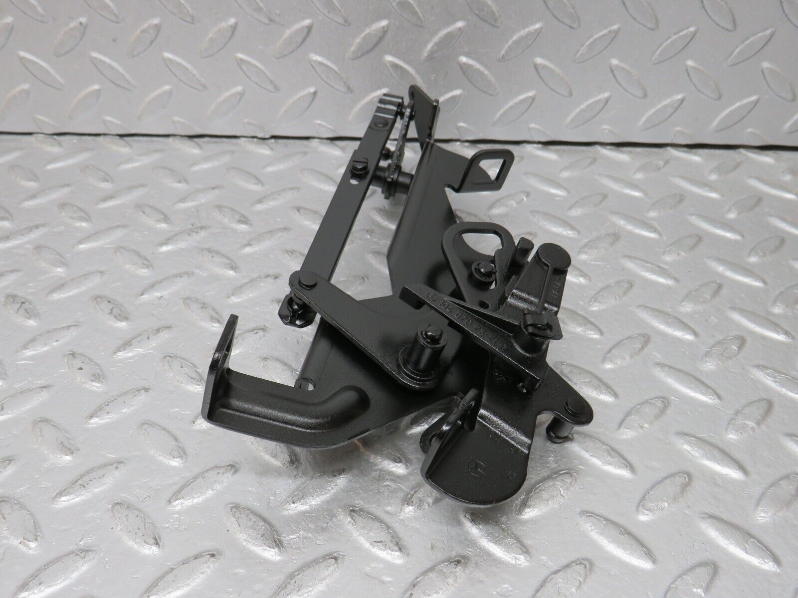 38118 Mercedes-Benz A124 320E Cabriolet Throttle Linkage 1040702321