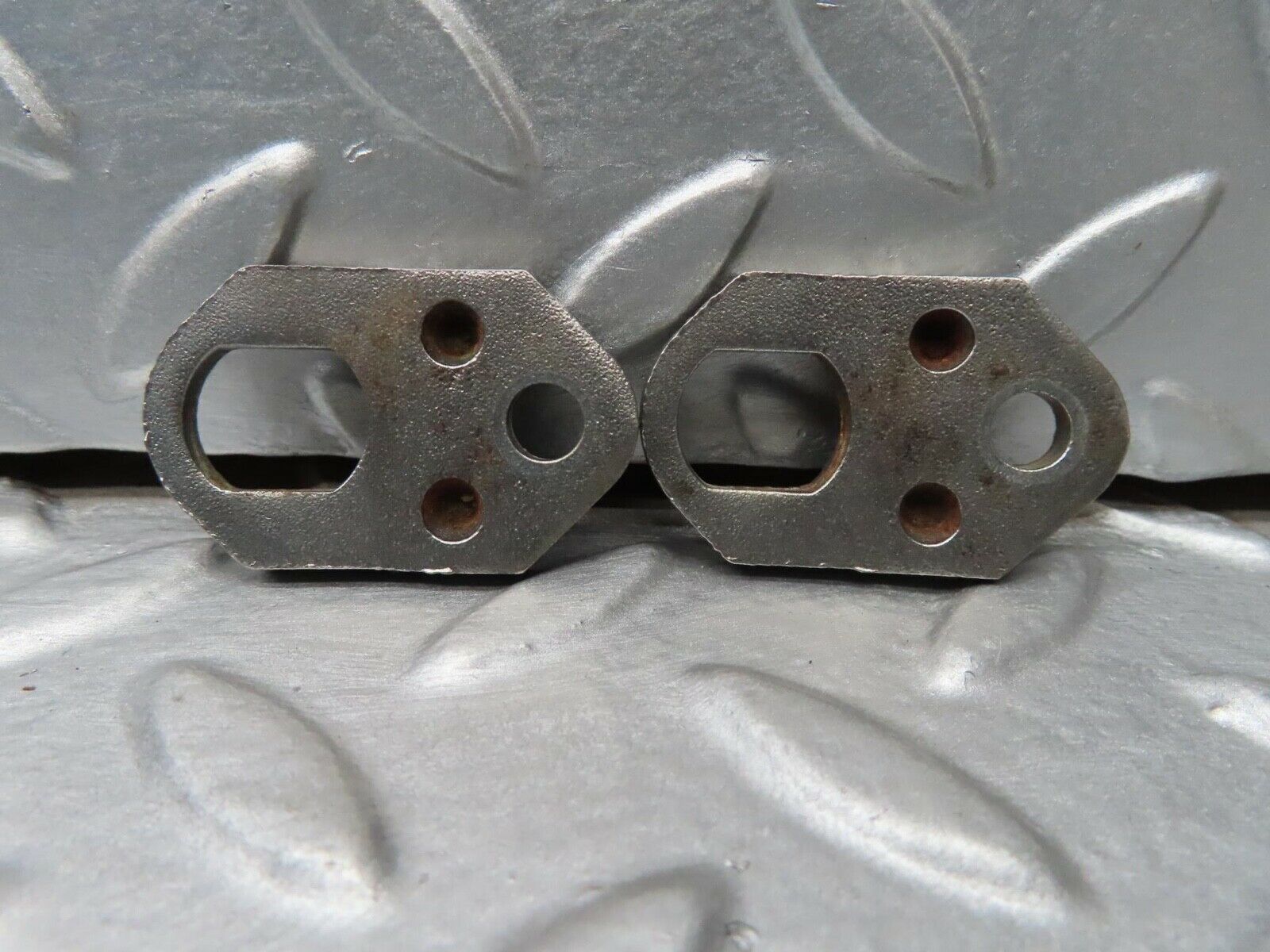 16744 Mercedes-Benz C107 380SLC Fuel Injector Bracket Pair