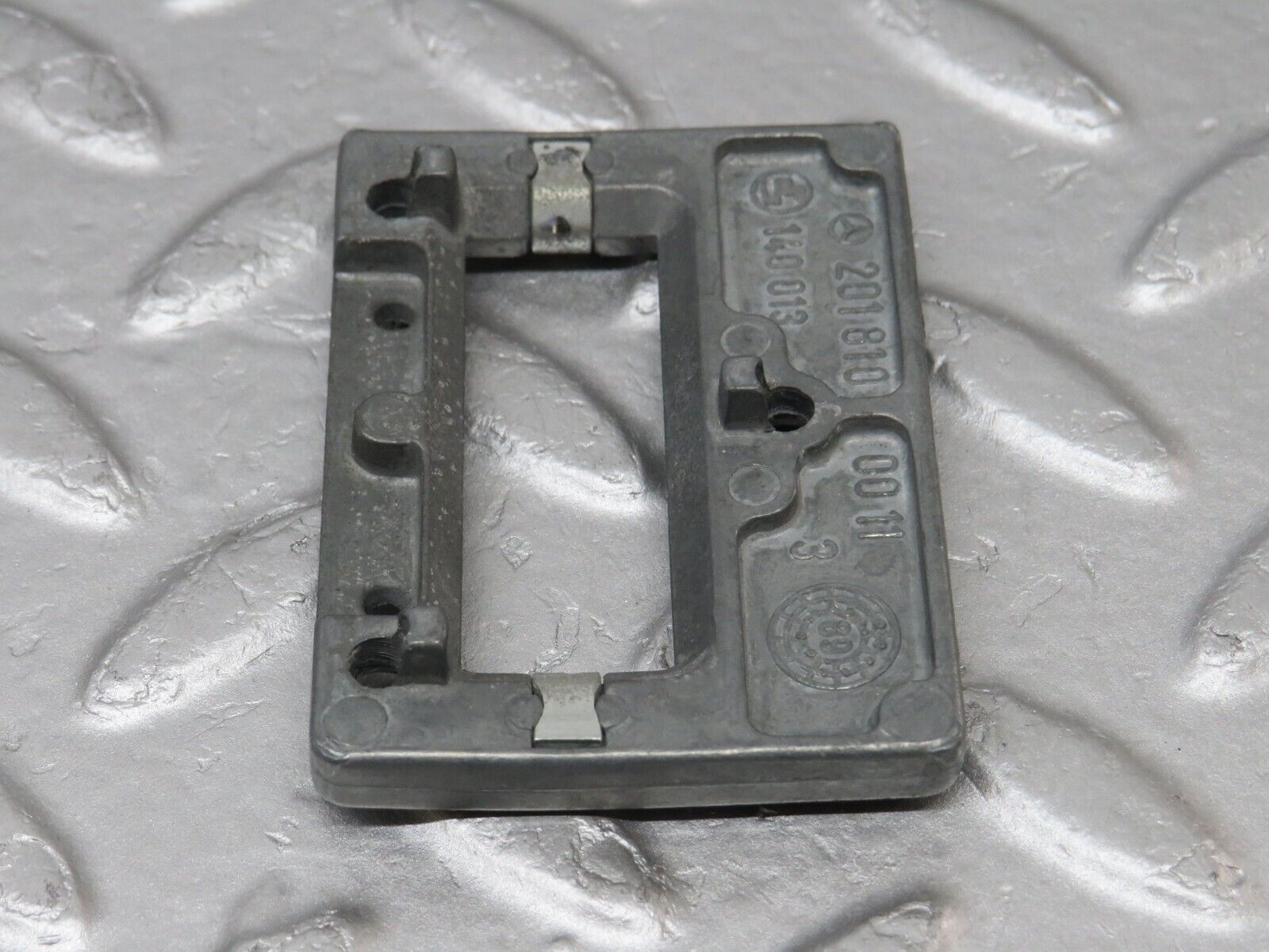 36584 Mercedes-Benz W201 190E 2.0L Rear View Mirror Bracket 2018100011