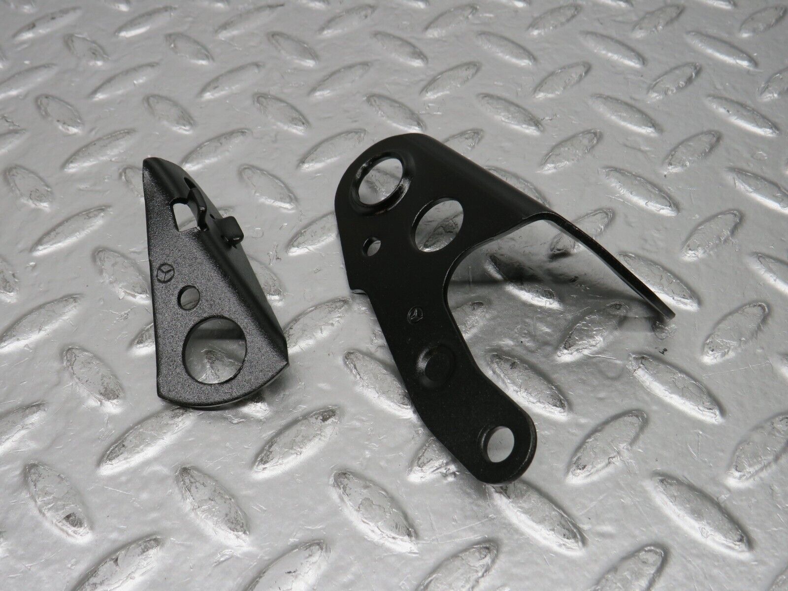 30963 Mercedes-Benz W124 230E Engine Lifting Eyes Hooks