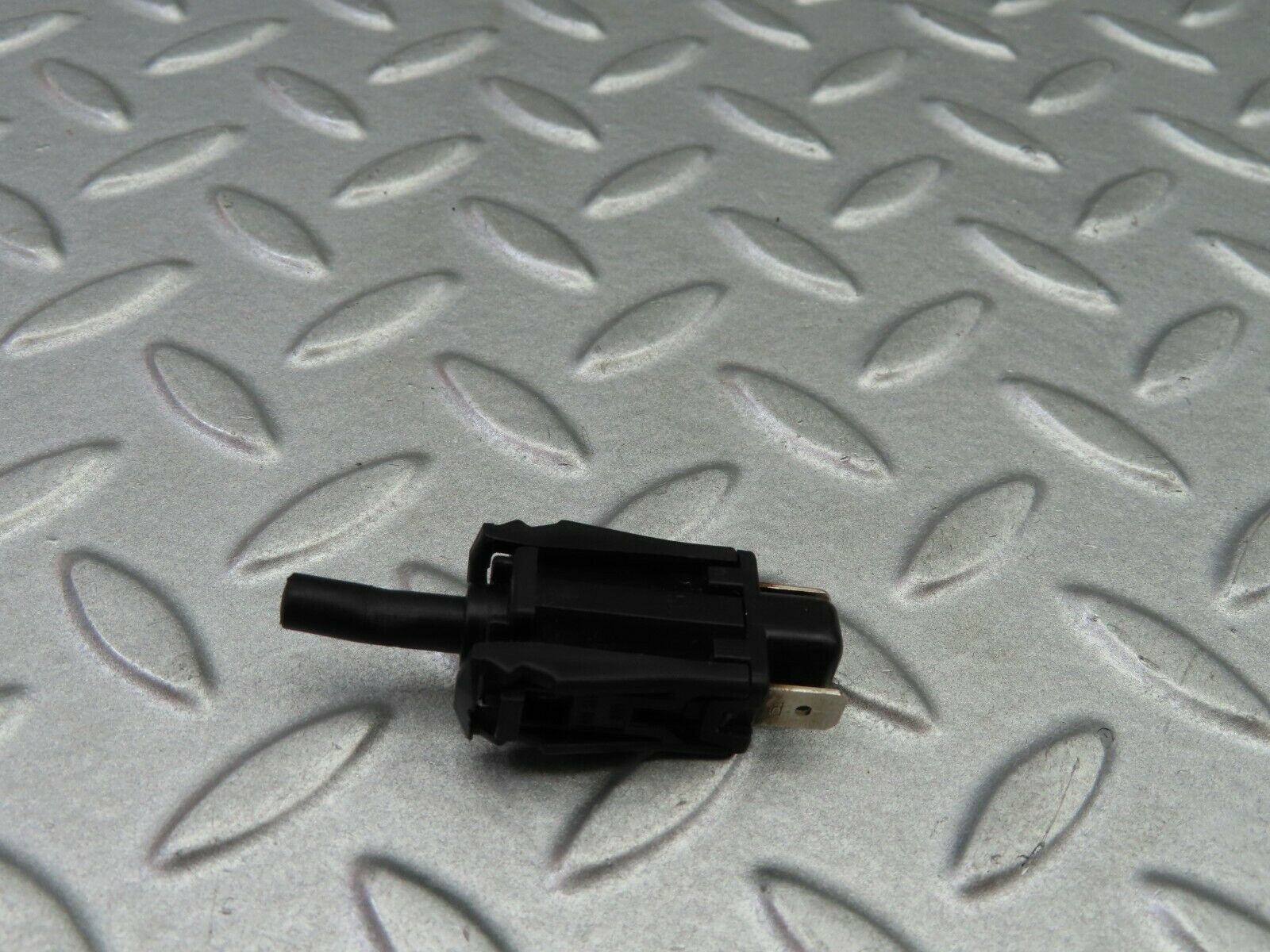 6098 Mercedes-Benz W126 380SE Door Contact Switch 0015458714