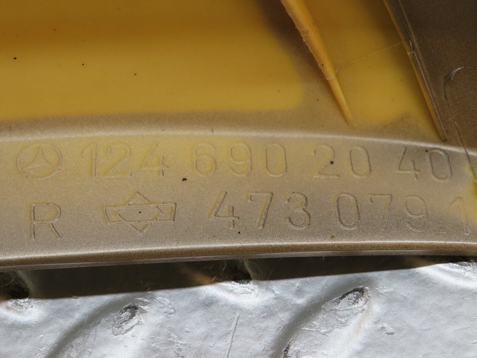 29440 Mercedes-Benz W124 230E Rear Right Fender Wing Lower Moulding Trim 1246902040