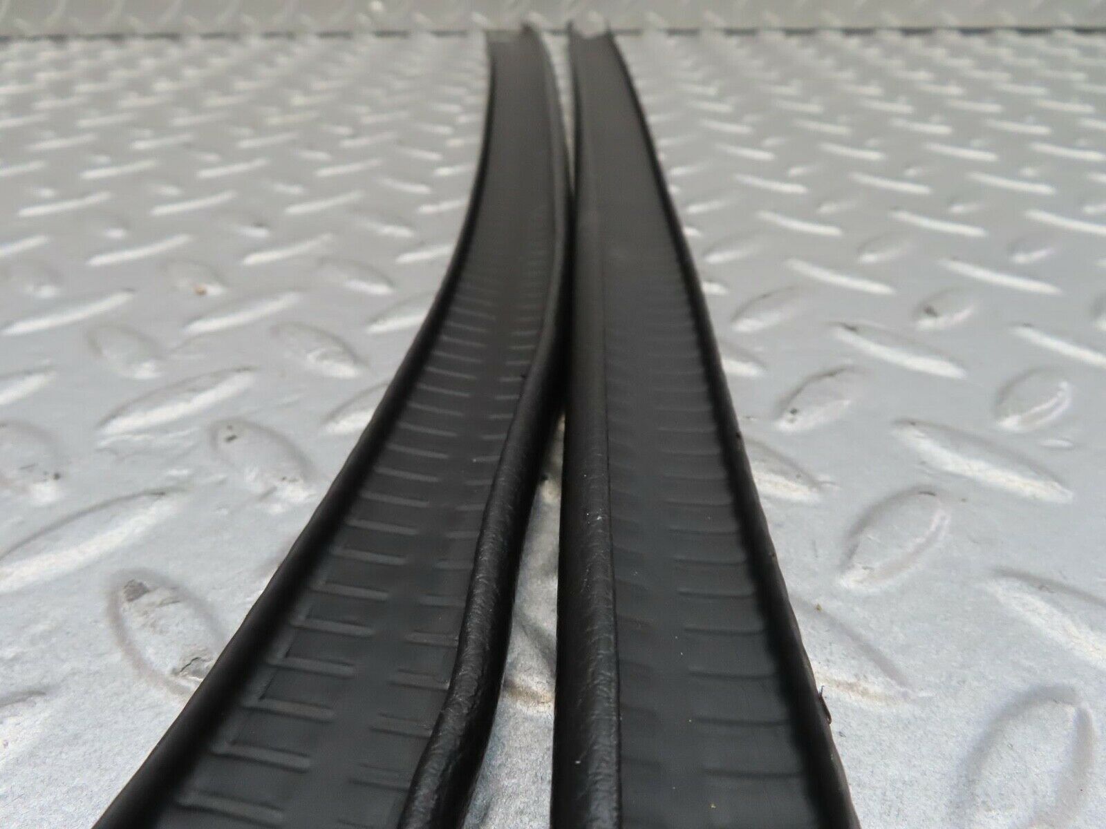 14322 Mercedes-Benz W116 350SE Rear Door Inner Top Seal Pair