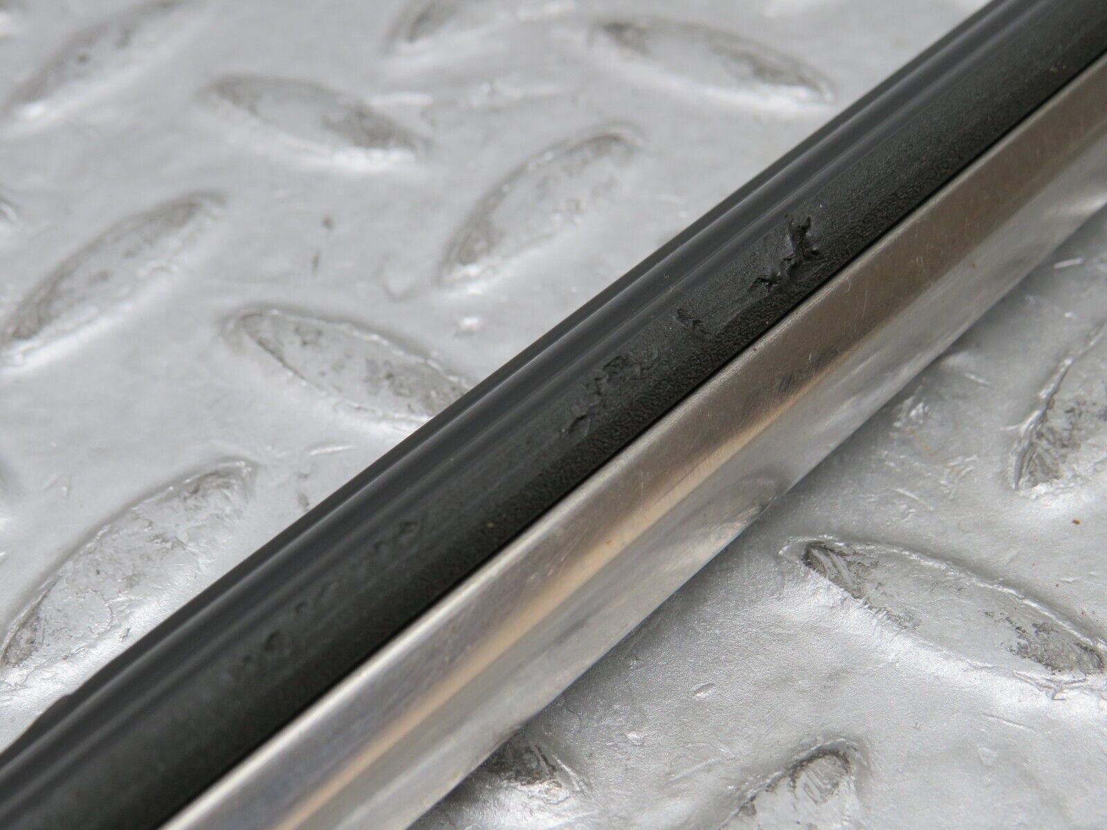 37435 Mercedes-Benz W109 300SEL Front Left Door Centre Moulding Trim