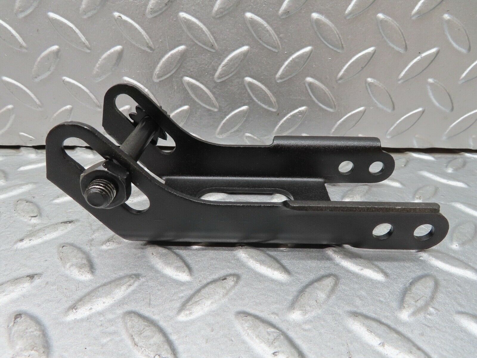 17797 Mercedes-Benz W116 450SEL Alternator Generator Bracket