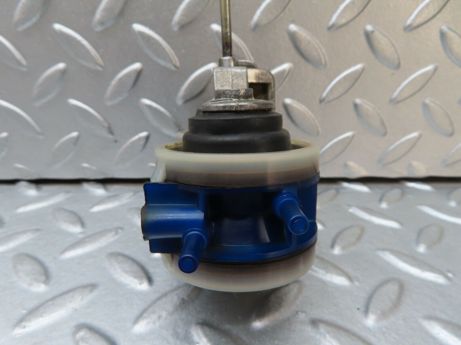 17561 Mercedes-Benz W116 450SEL Front Left Door Lock Vacuum Actuator