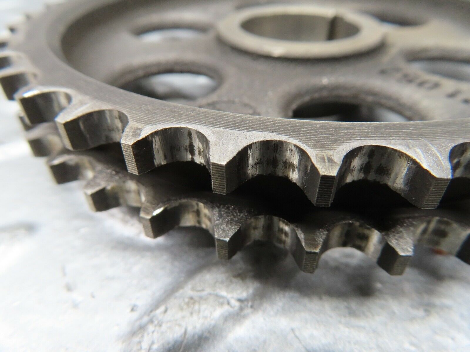 19106 Mercedes-Benz W123 300D Camshaft Timing Gear 1210520201