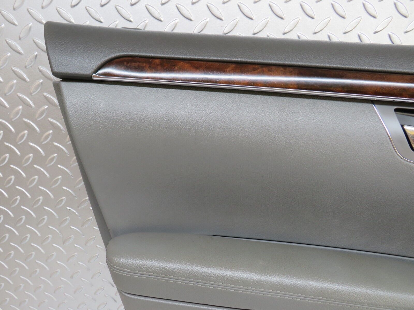 35100 Mercedes-Benz W221 Front Left Door Card