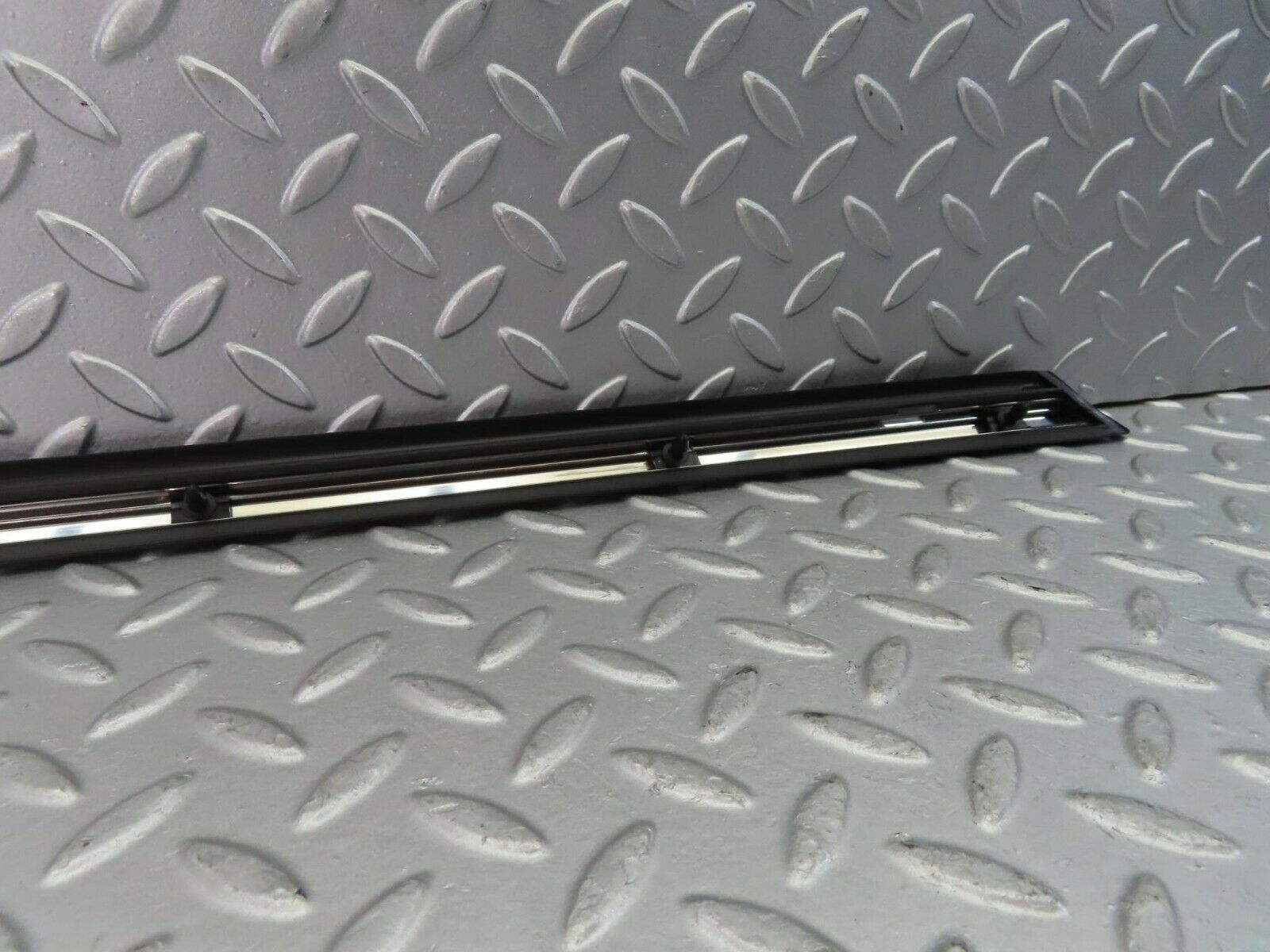 10294 Mercedes-Benz W116 Rear Left Door Centre Moulding Trim