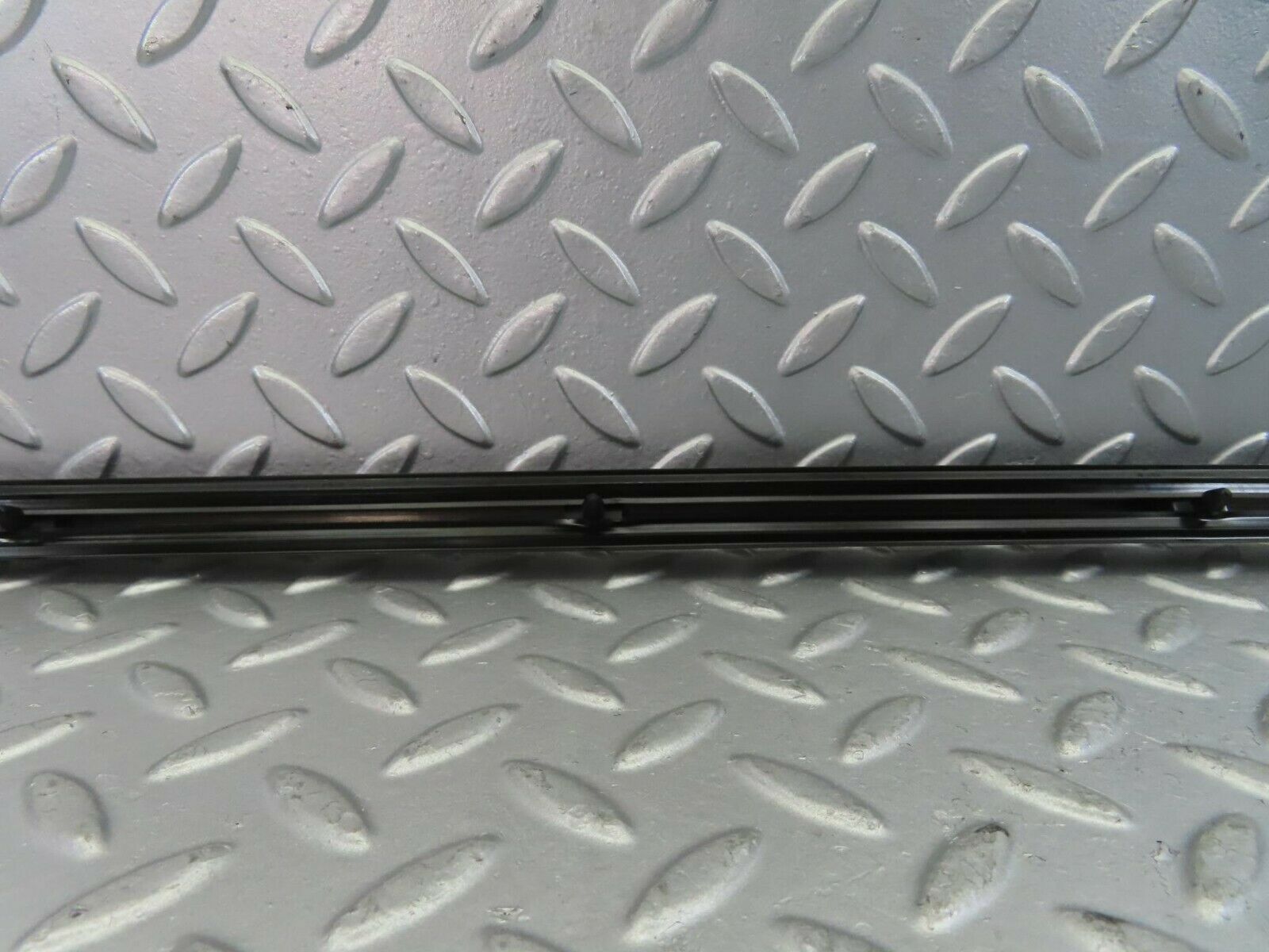 10258 Mercedes-Benz W123 Front Left Door Centre Moulding Trim