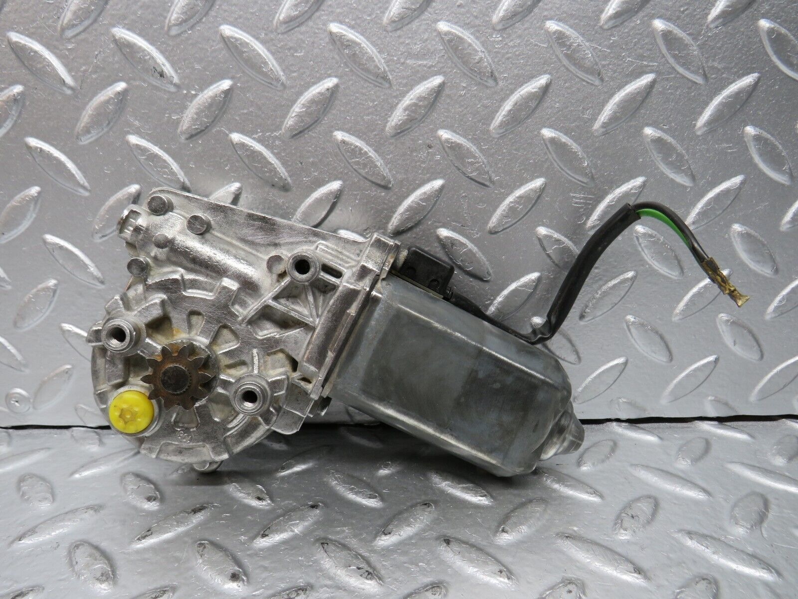 31196 Mercedes-Benz S124 220TE Window Regulator Motor Right Bosch 0130821285