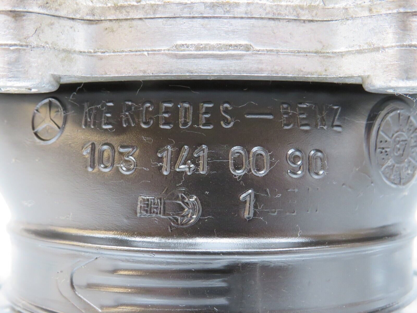 34153 Mercedes-Benz W124 260E Air Flow Mass Meter Sensor Bosch 1031410090