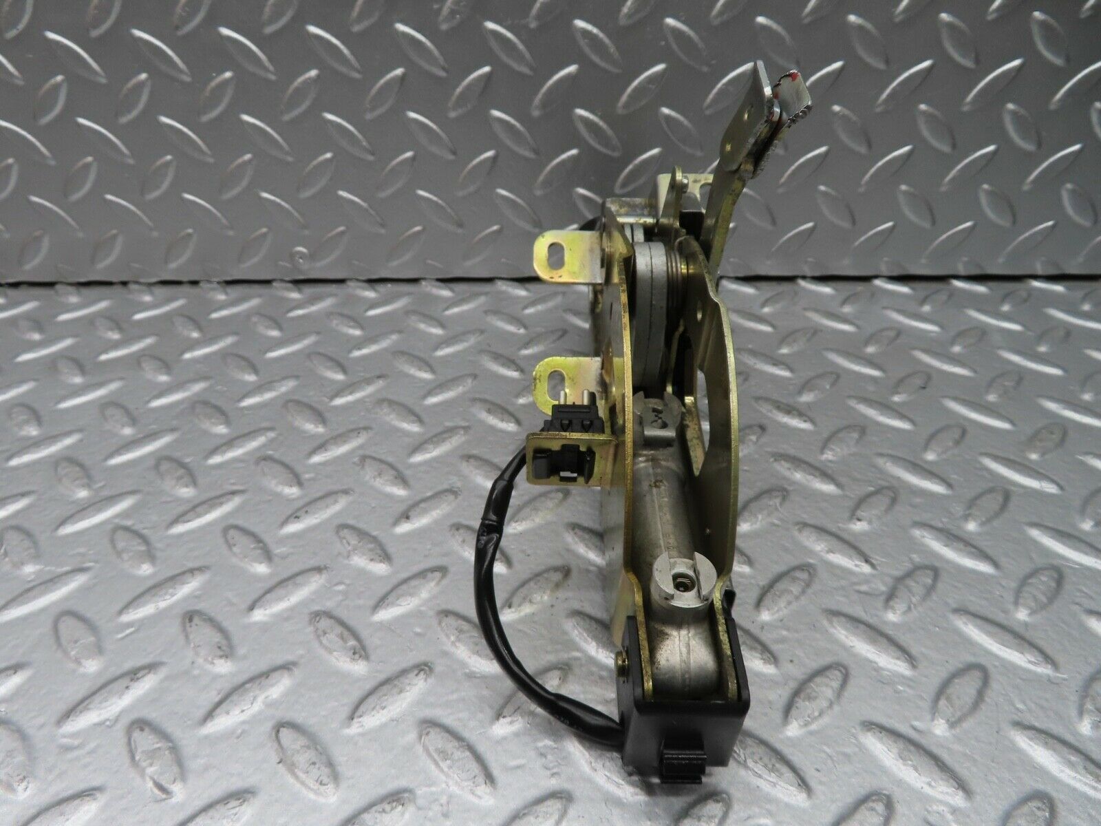 19867 Mercedes-Benz R129 300SL Coupe Rear Left Roof Lock Mechanism 1298001174