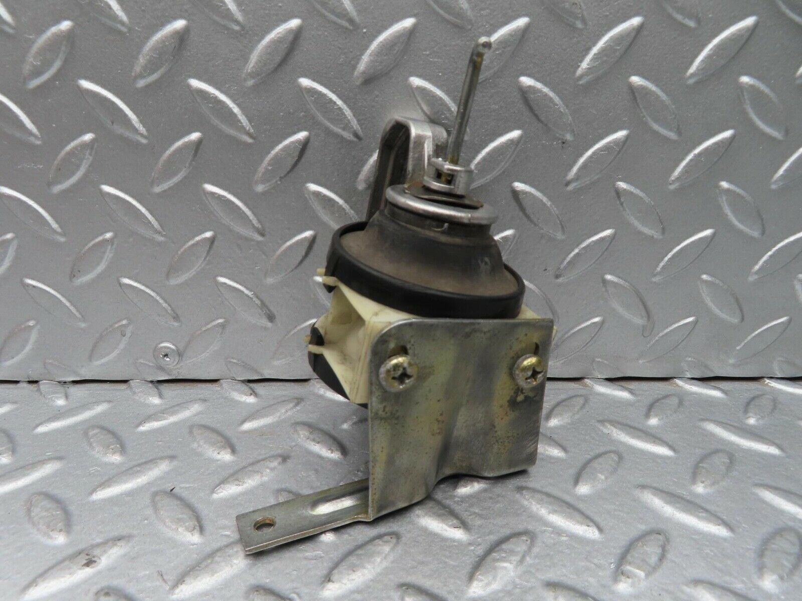 14156 Mercedes-Benz C107 280SLC Air Vent Door Opener Vacuum Actuator