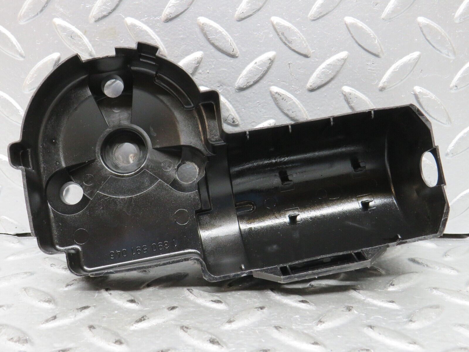 27665 Mercedes-Benz S124 300TE Wagon Wiper Motor Cover 1390591046