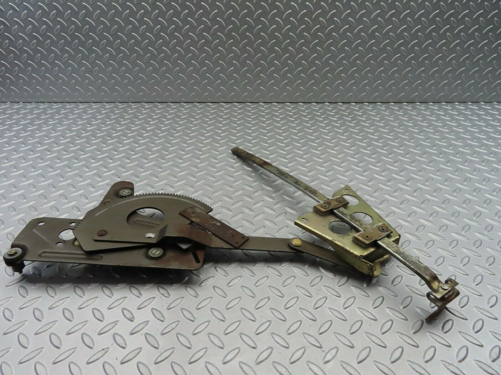 7172 Mercedes-Benz C107 350SLC Coupe Rear Right Power Window Regulator