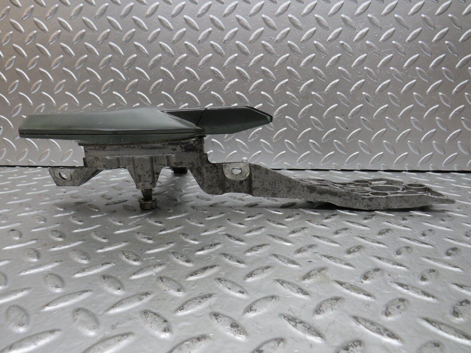 27837 Mercedes-Benz S124 300TE Wagon Wiper Mechanism Linkage Bosch