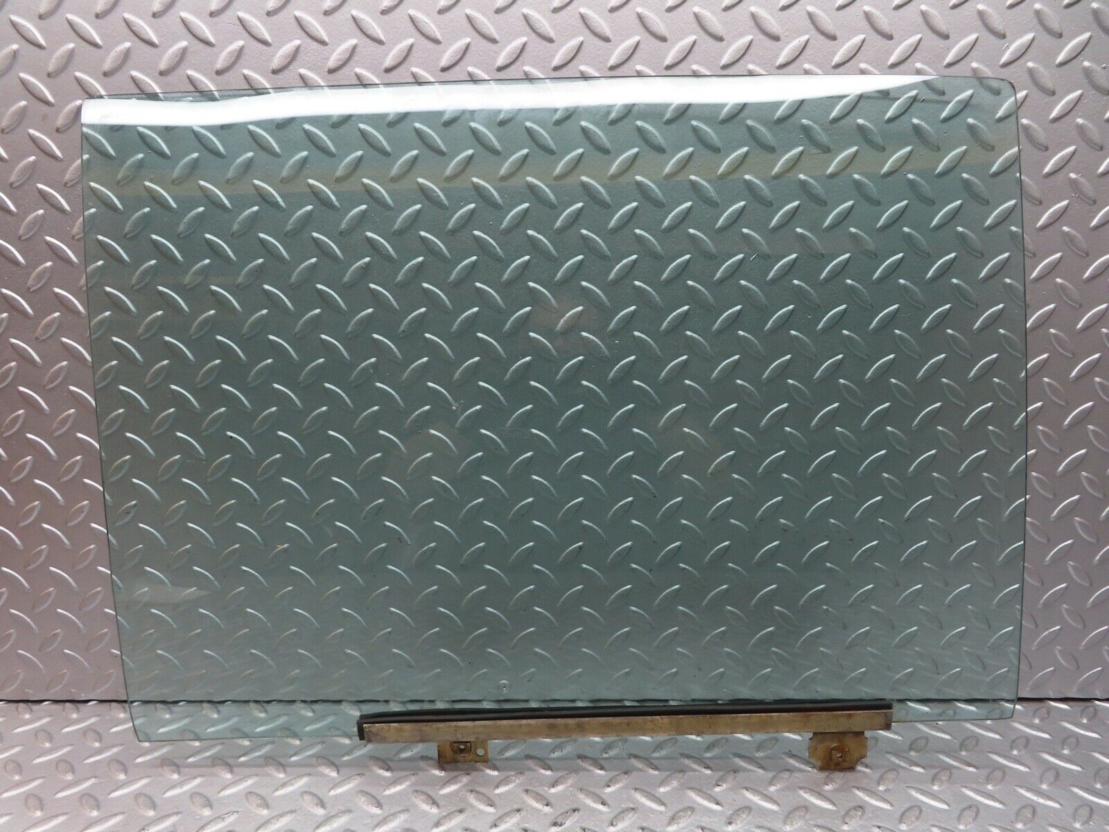 17635 Mercedes-Benz W116 450SEL Rear Left Door Window Glass