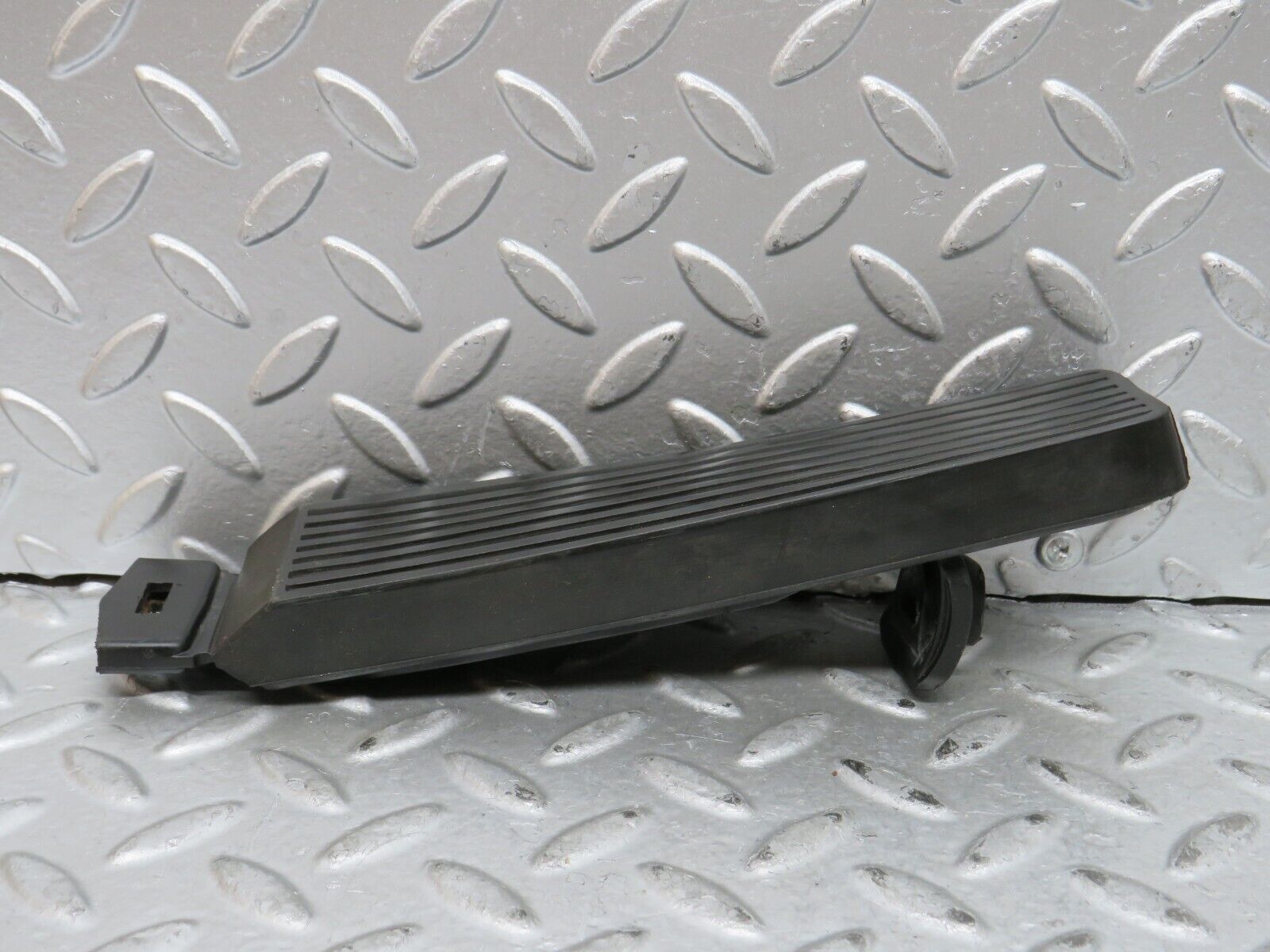 29086 Mercedes-Benz C124 320CE Coupe Accelerator Pedal With Rubber 1233010082