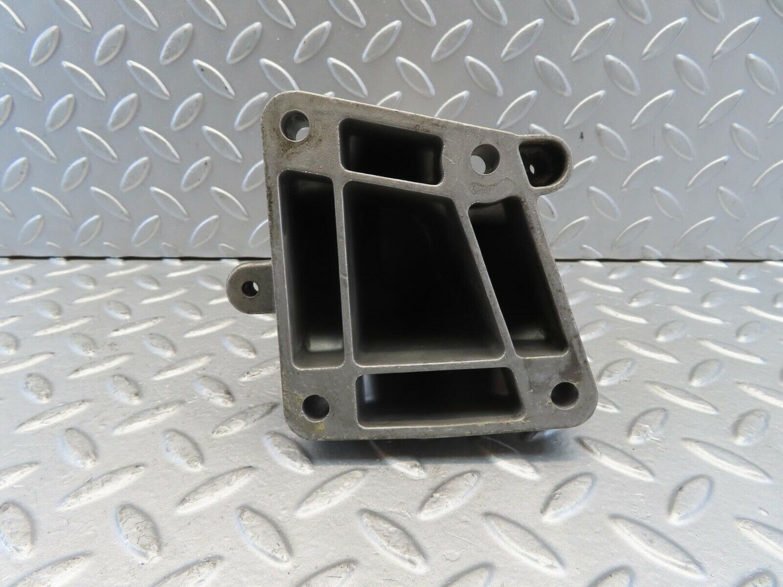 11278 Mercedes-Benz W221 S320 Engine Mount Bracket Right Side 6422230504