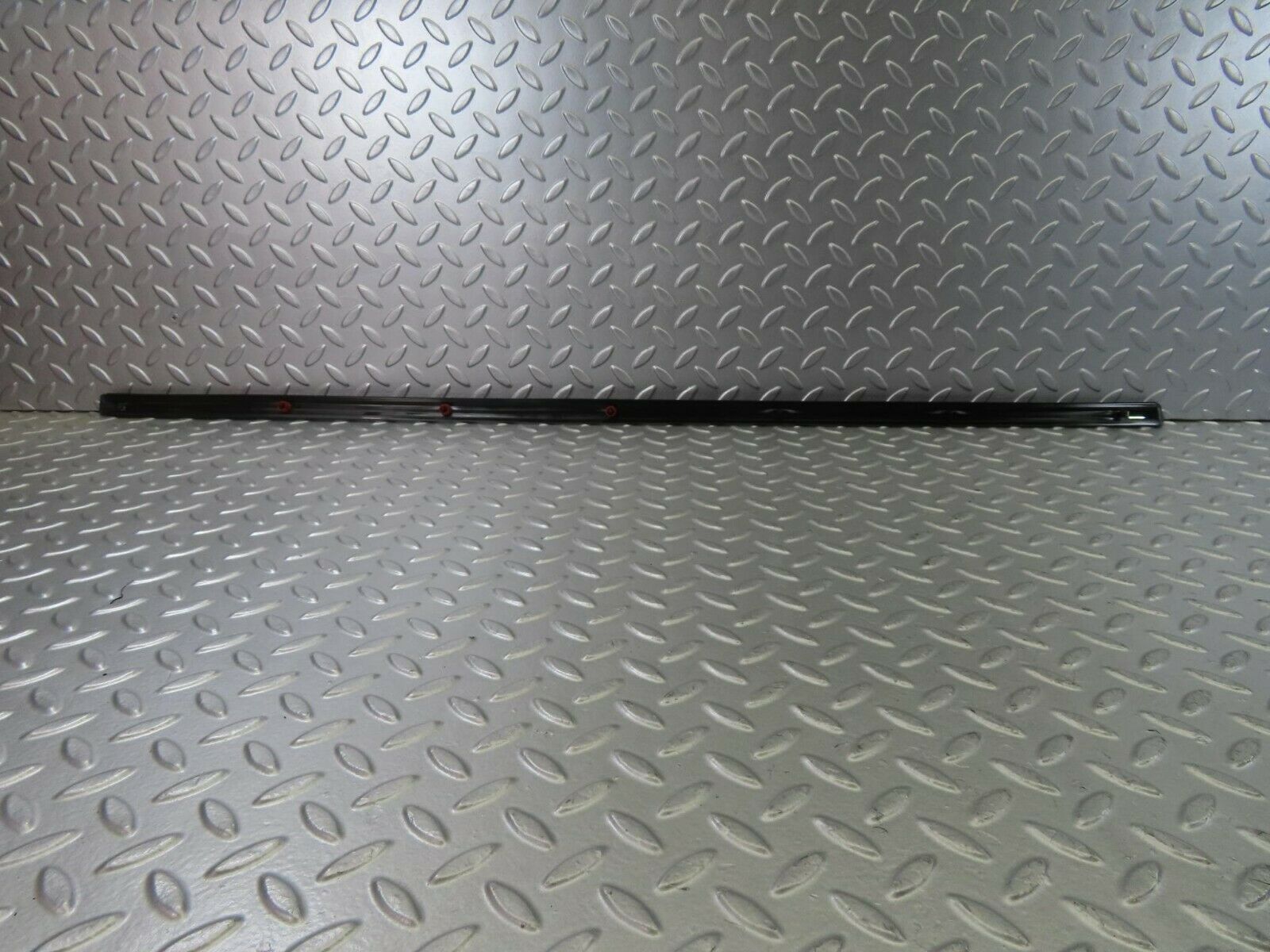 10254 Mercedes-Benz W123 Front Left Door Centre Moulding Trim