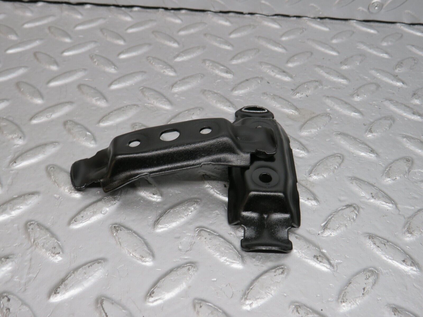 39649 Mercedes-Benz R129 320SL Coupe Fuel Pump Fuel Filter Holder Bracket