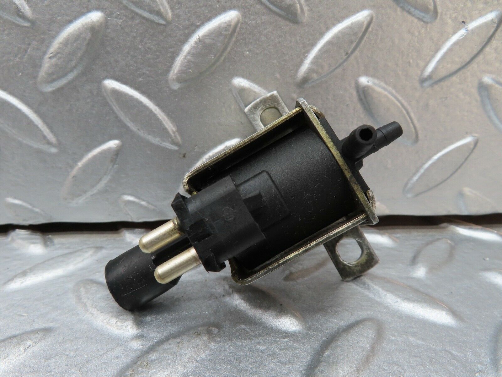 17448 Mercedes-Benz R129 300SL Coupe Vacuum Control Valve 0015407097