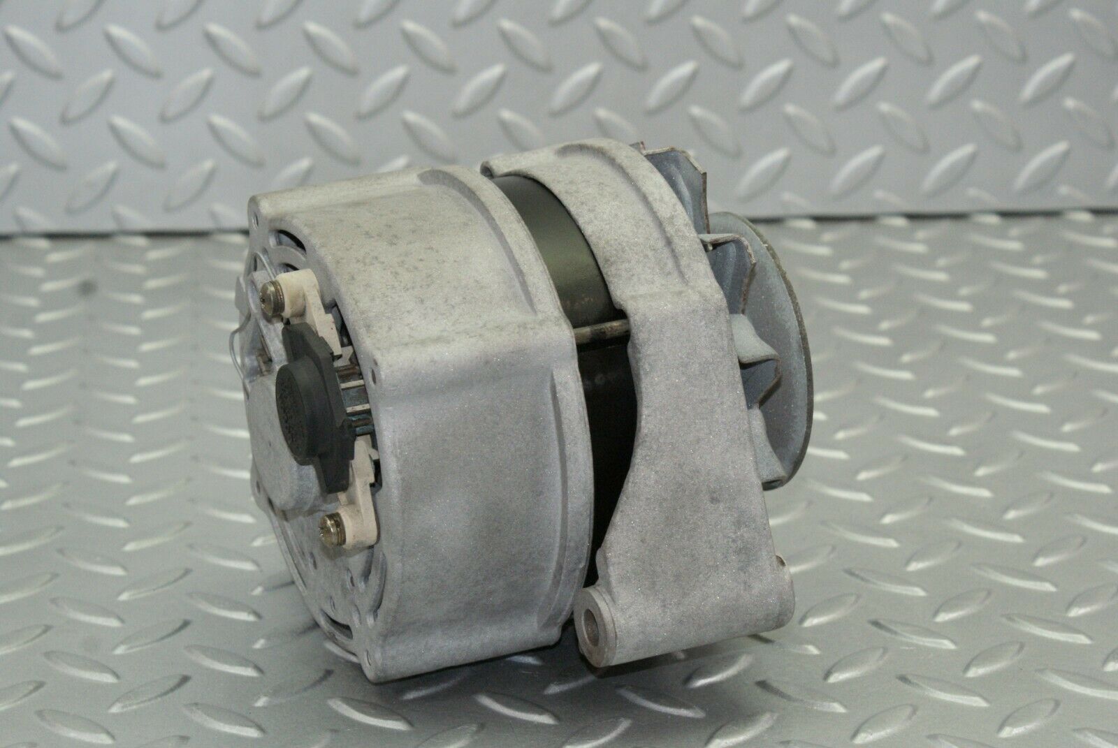 2651 Mercedes-Benz W116 350SE Alternator Bosch