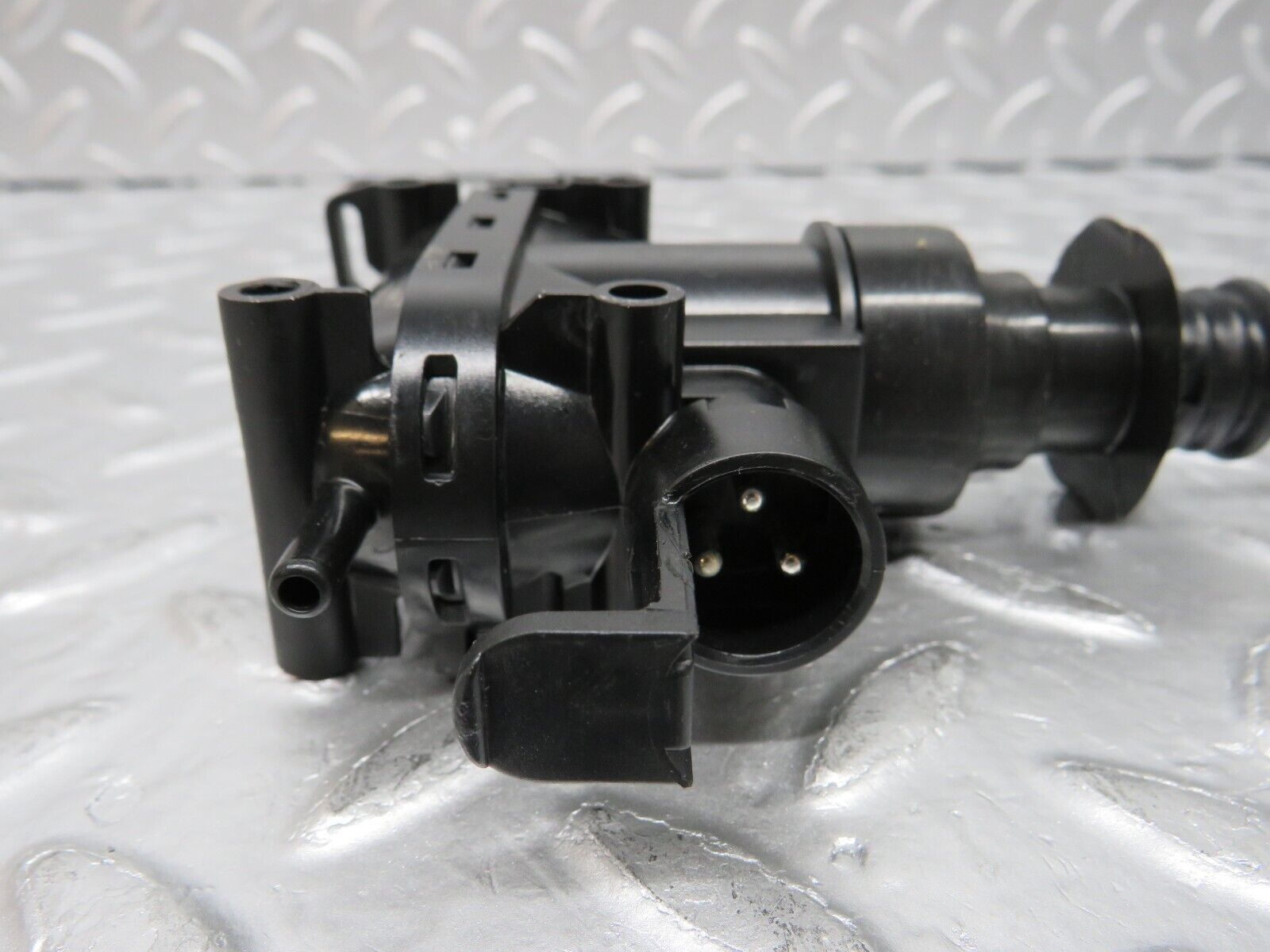 32447 Mercedes-Benz S124 300TE Wagon Door Lock Vacuum Actuator Front Left