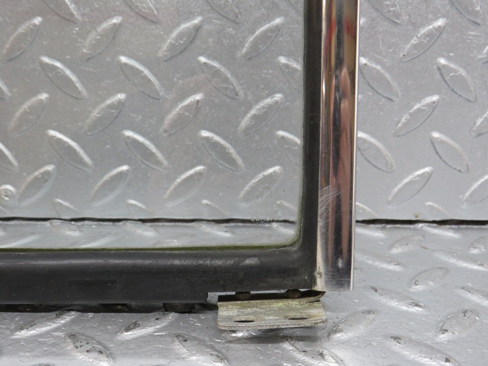 40499 Mercedes-Benz W110 230 Rear Left Quarter Window Glass 1107350124