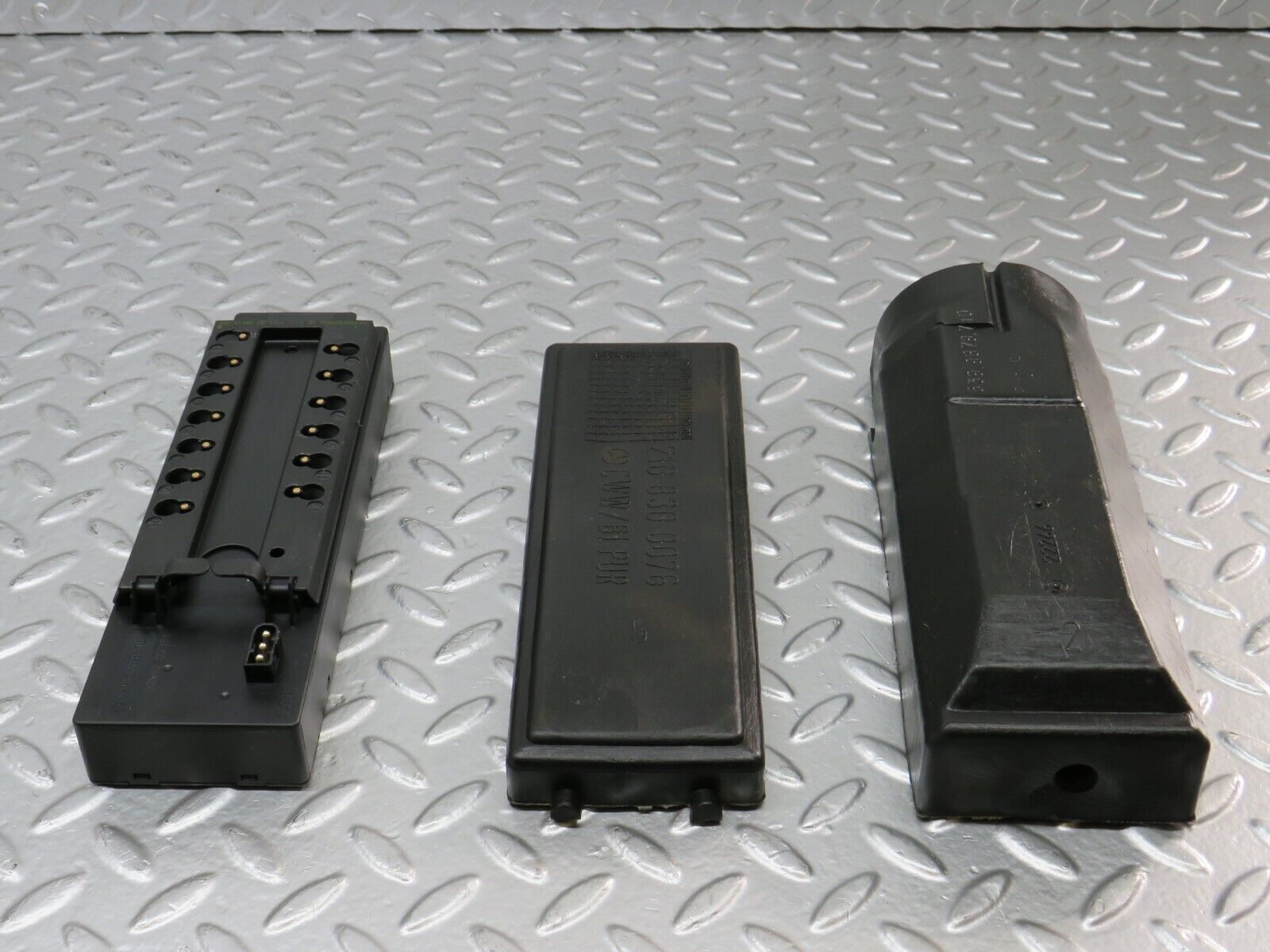 24699 Mercedes-Benz W140 S320 Climate Control Vacuum Valve Unit 2108000078